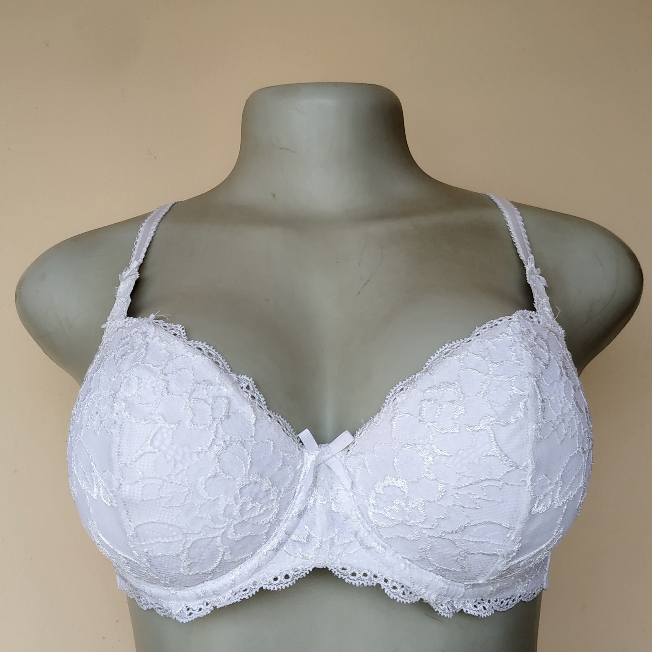 30Dd - Unbranded White Non Padded Bra