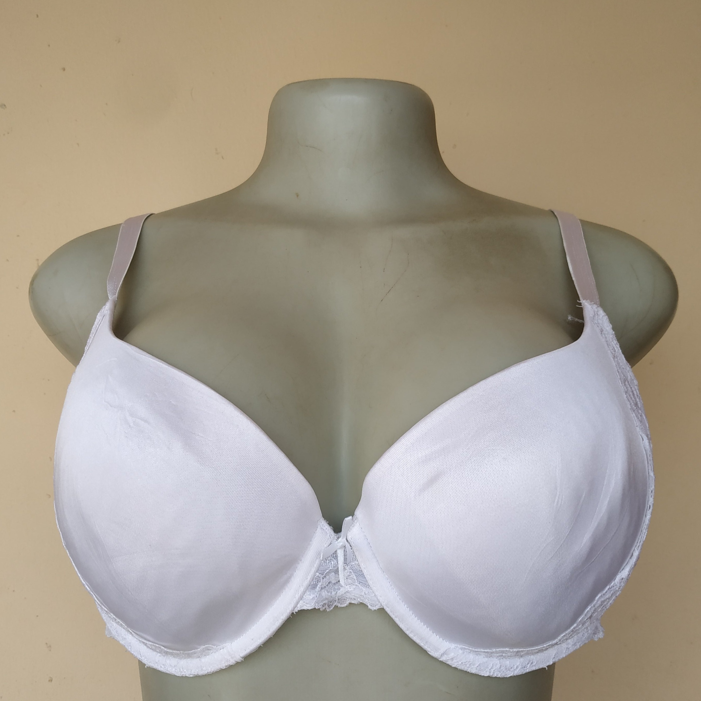 38C - Tu White Light Padded Bra