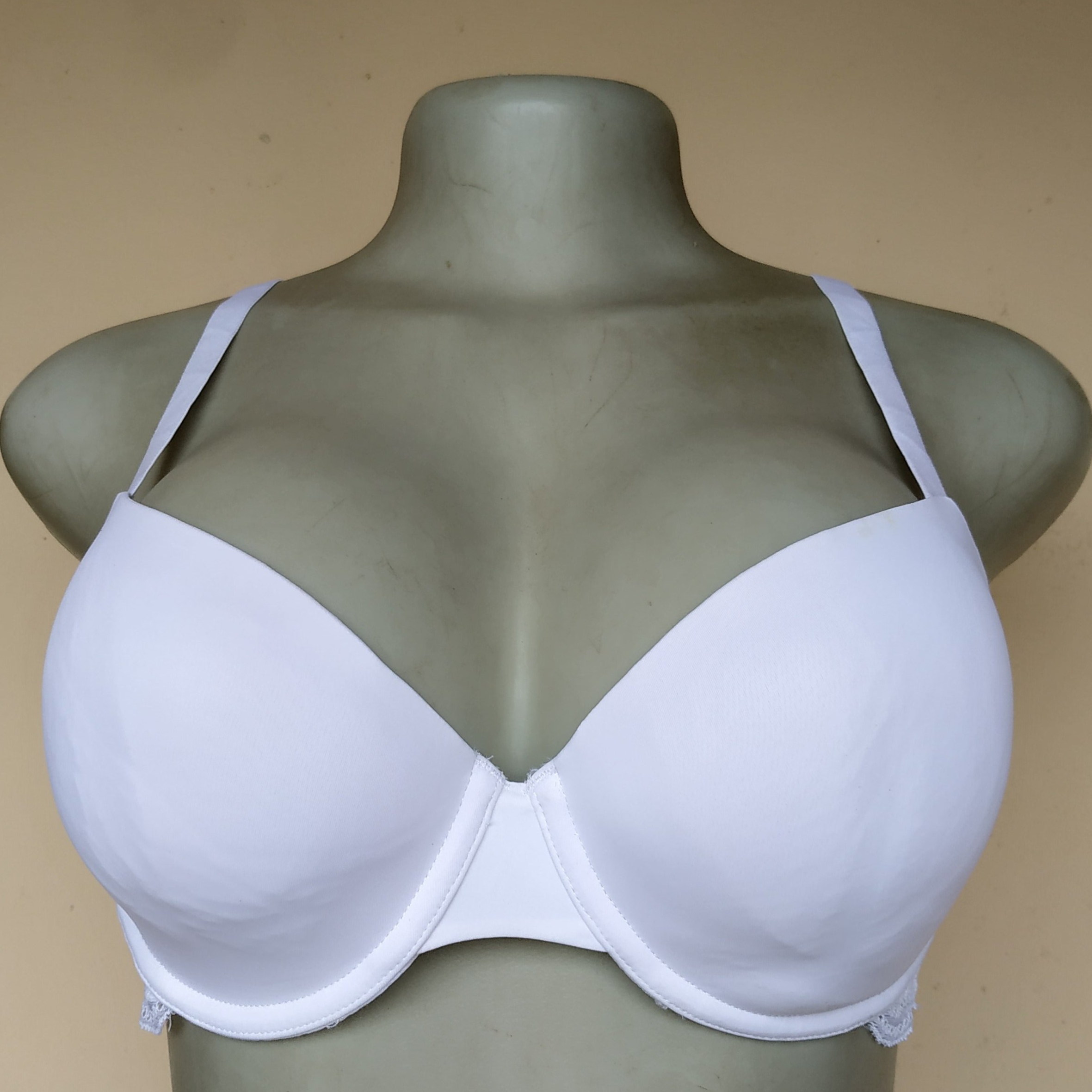 34D - Dunnes White Light Padded Bra