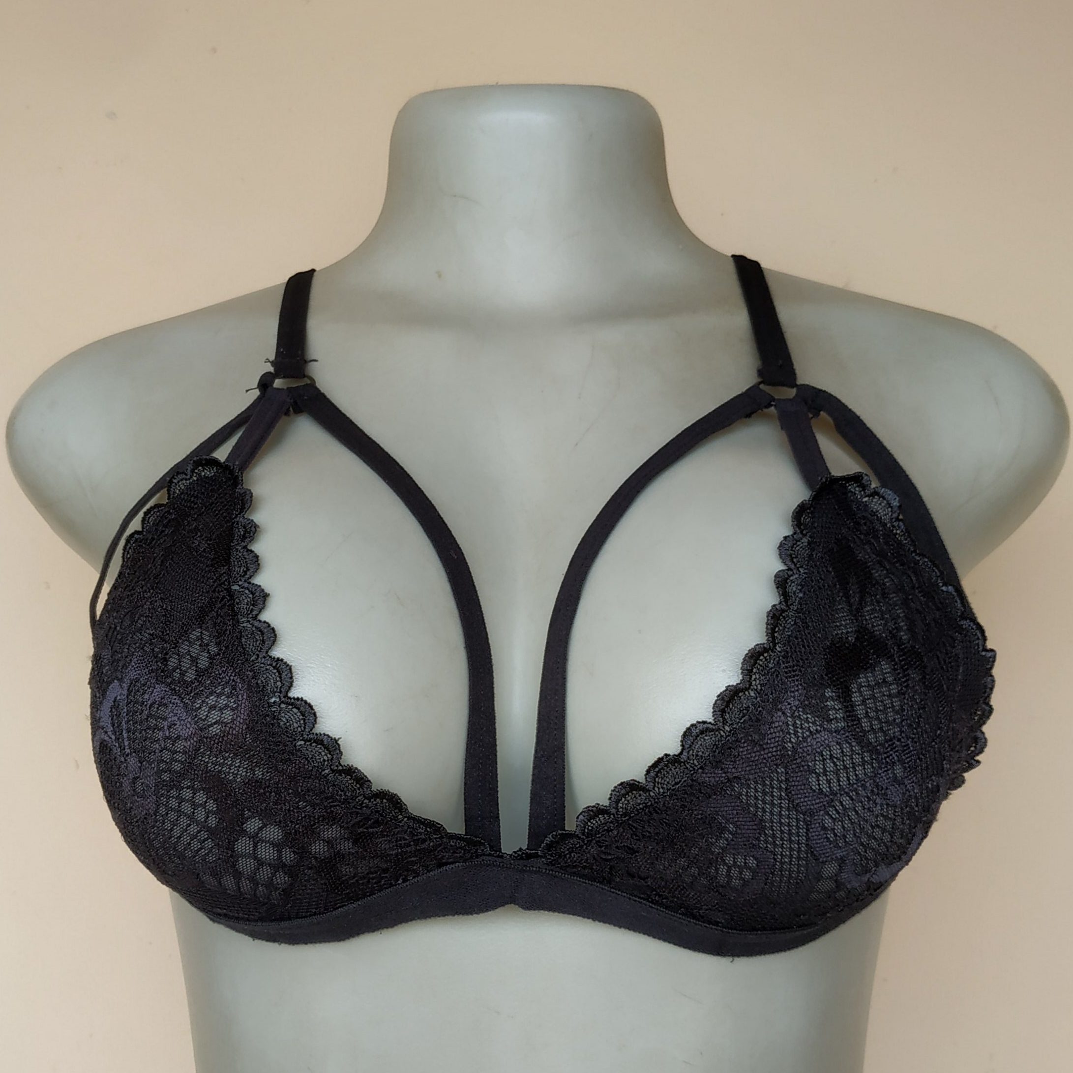 UK 8 - Unbranded Black Bralette