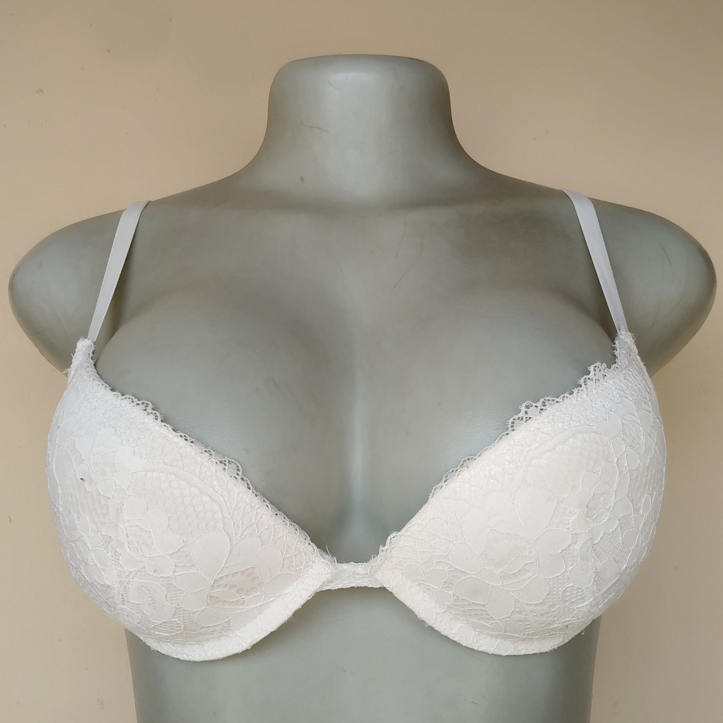 32C - Unbranded Cream Light Padded Bra