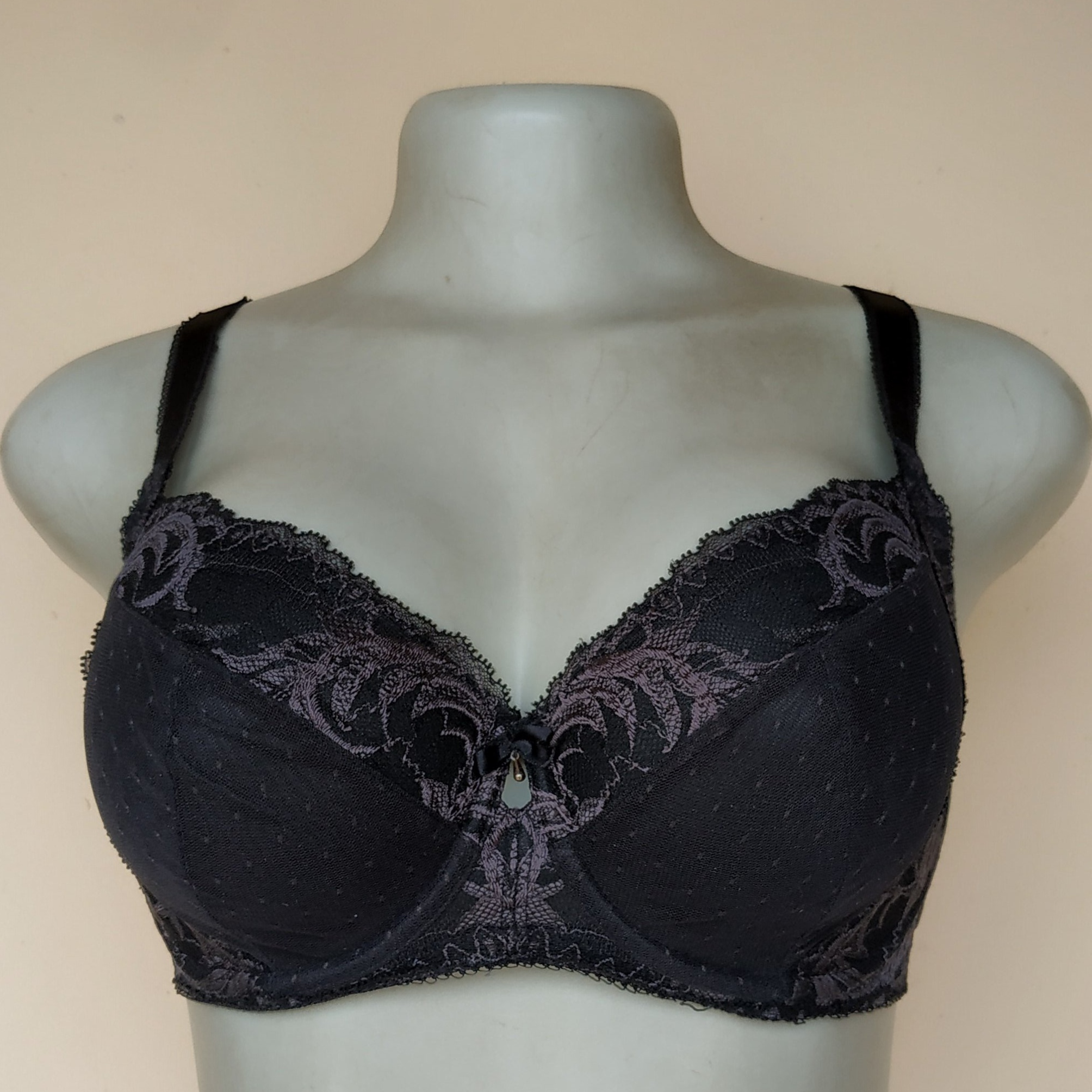 Uvo__sLG7tlc82AlD9_egQXVMZcvbDjLgqn6iuHKX2A)