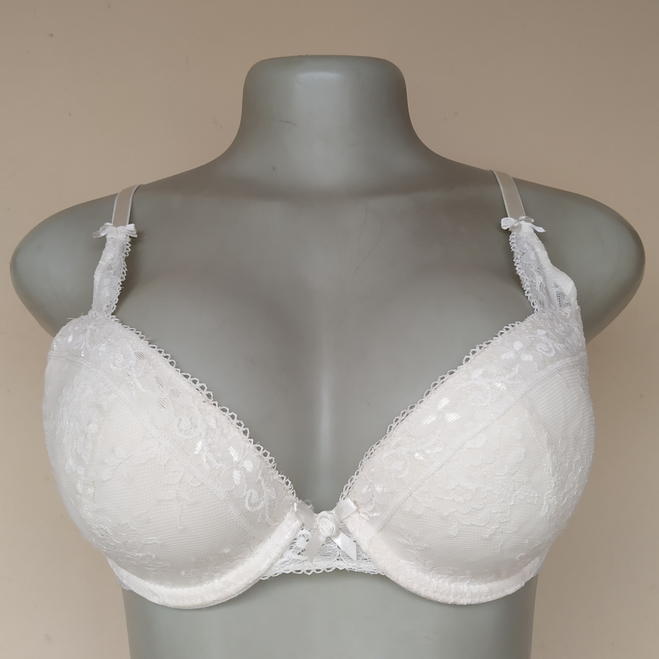 32DD - Unbranded Cream Light Padded Bra