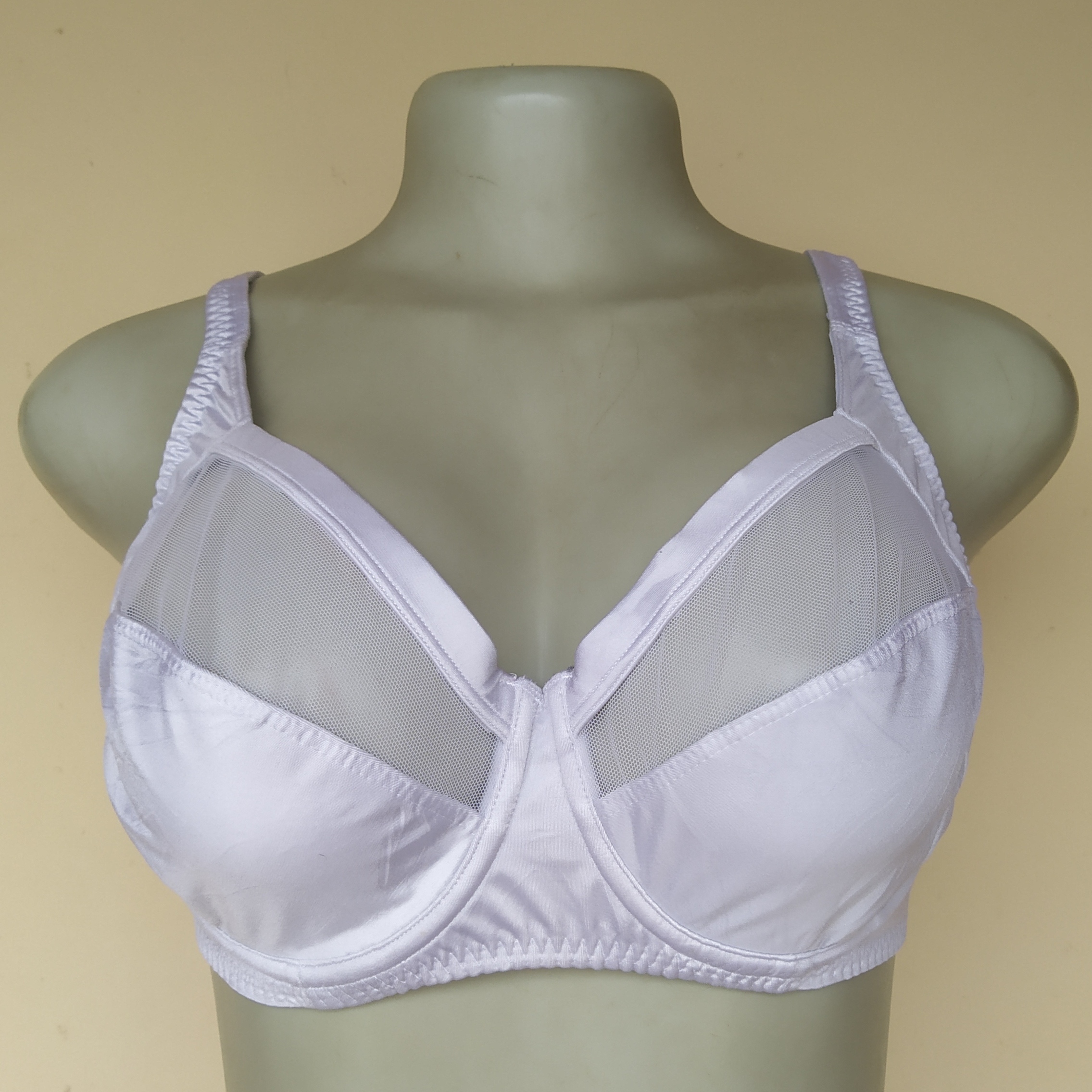 40C - Playtex OFF Color Non Padded Bra