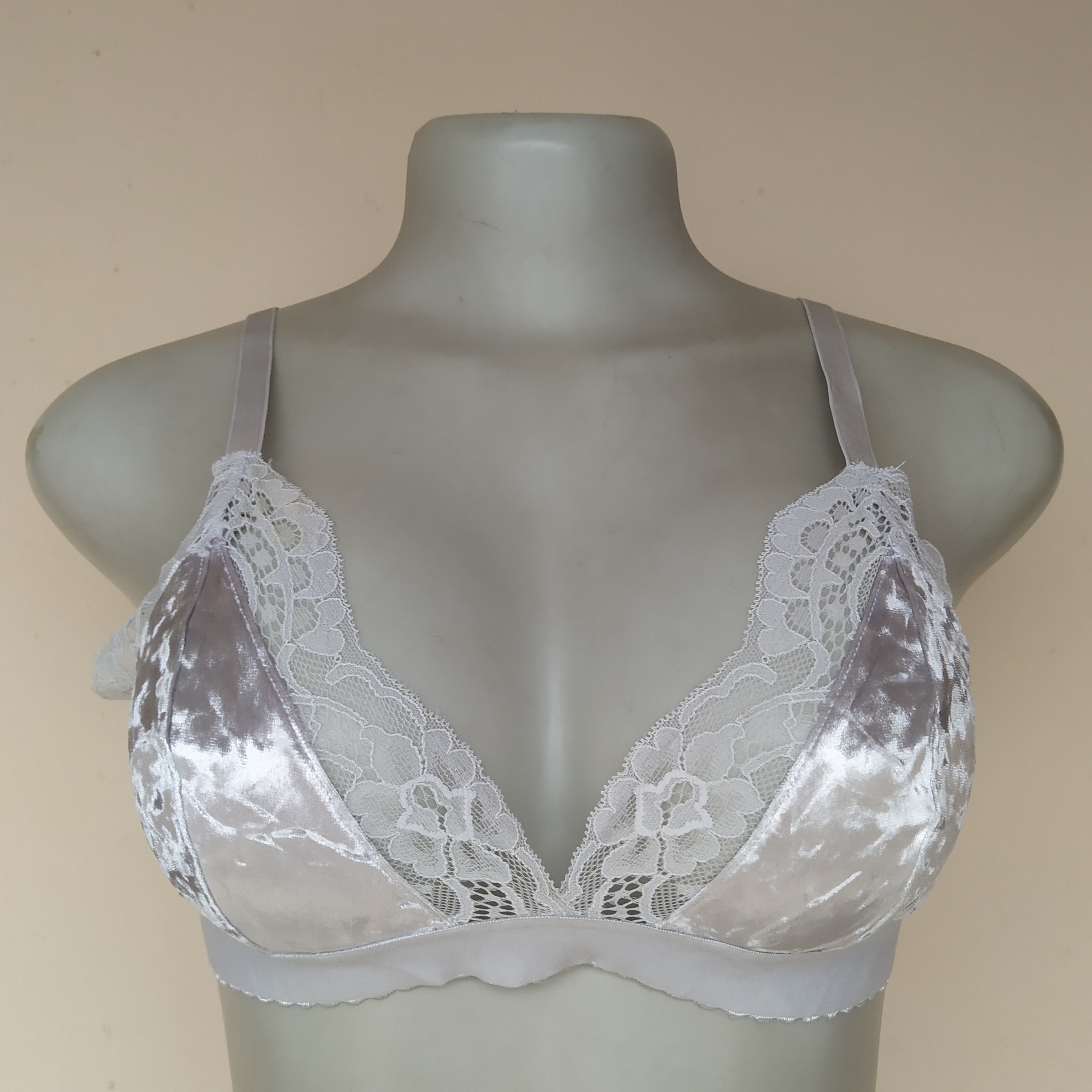 UK 10 - H&M Velvet Bralette