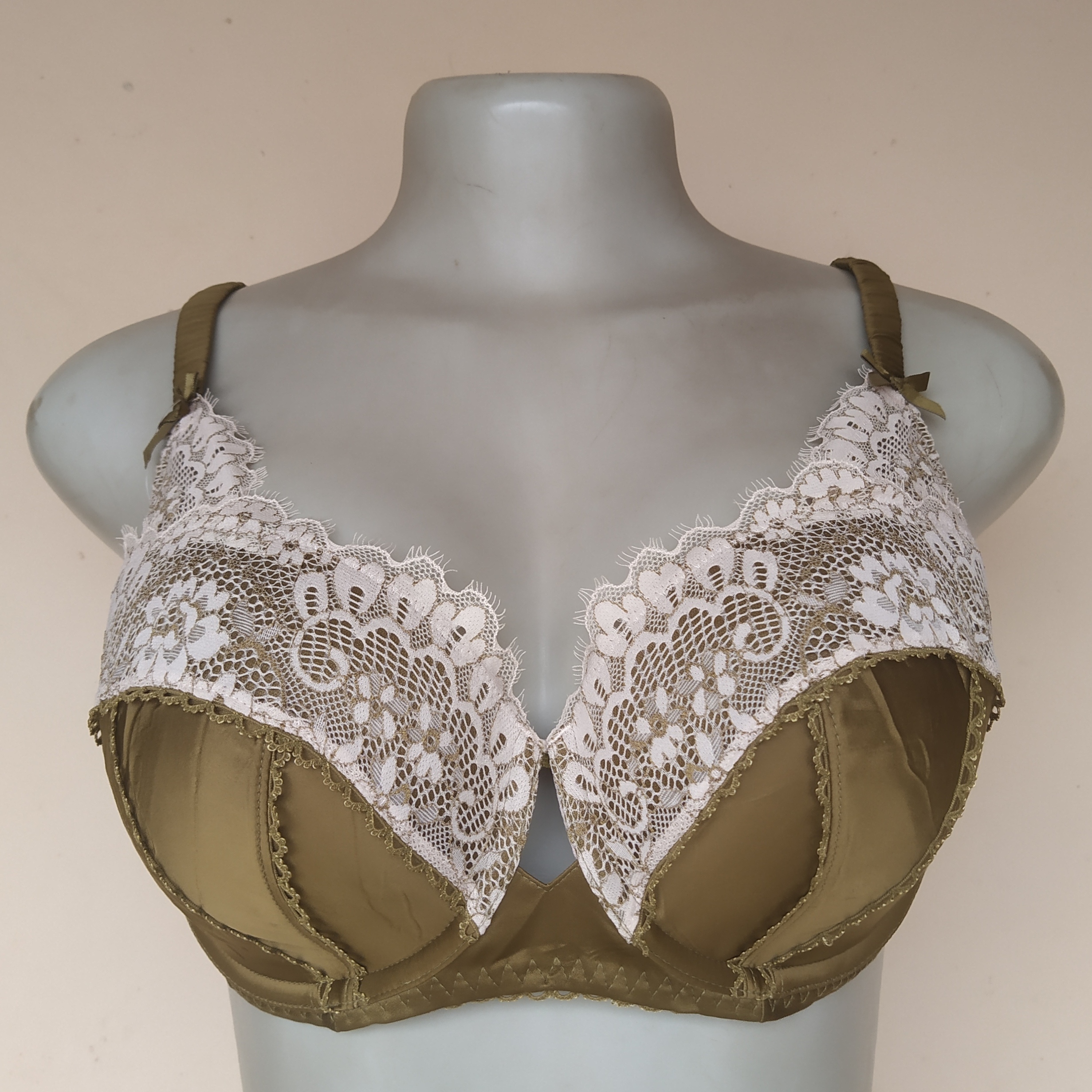 40A - M and S Two Color Light Padded Bra