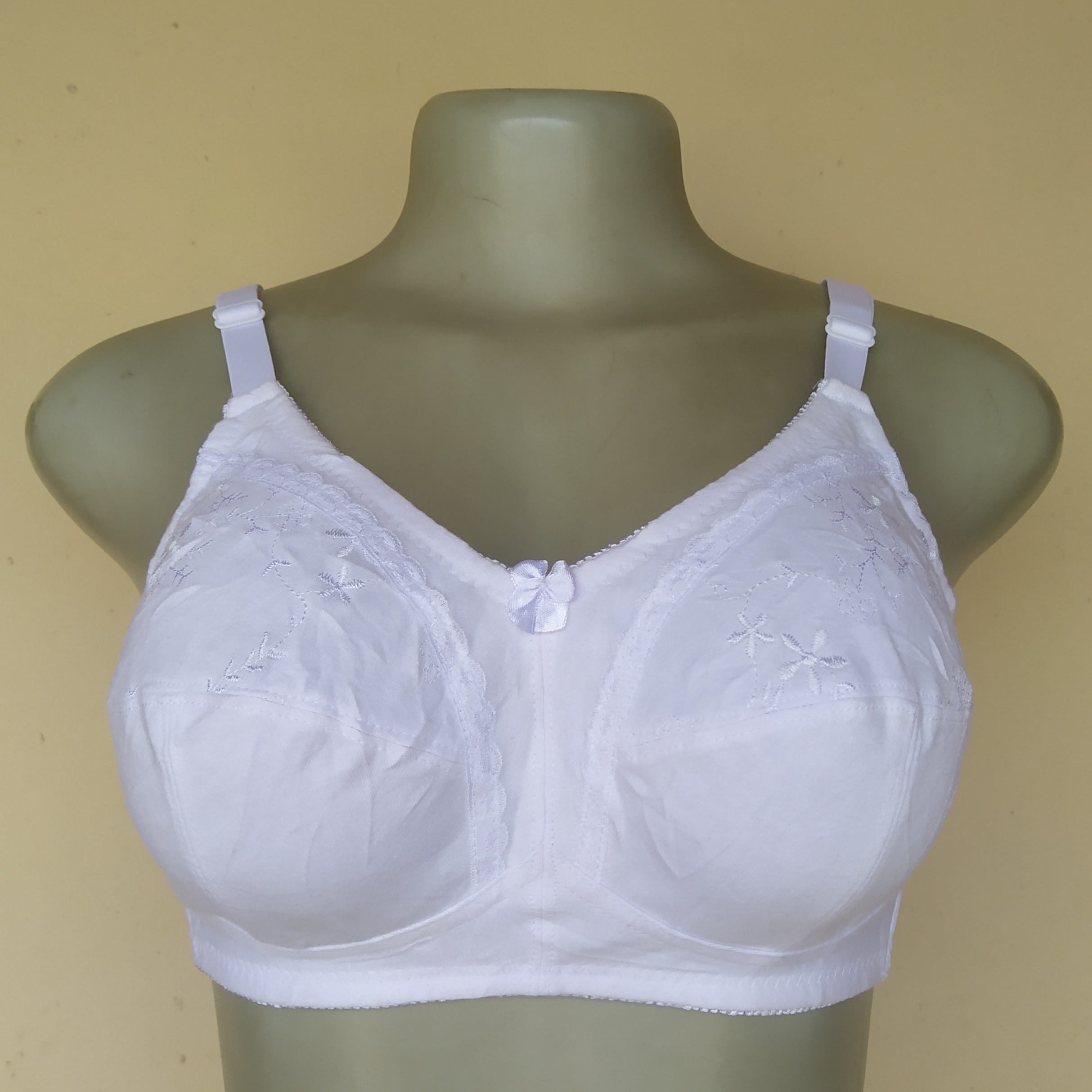 40C - Tru White Non Wired Padded Bra