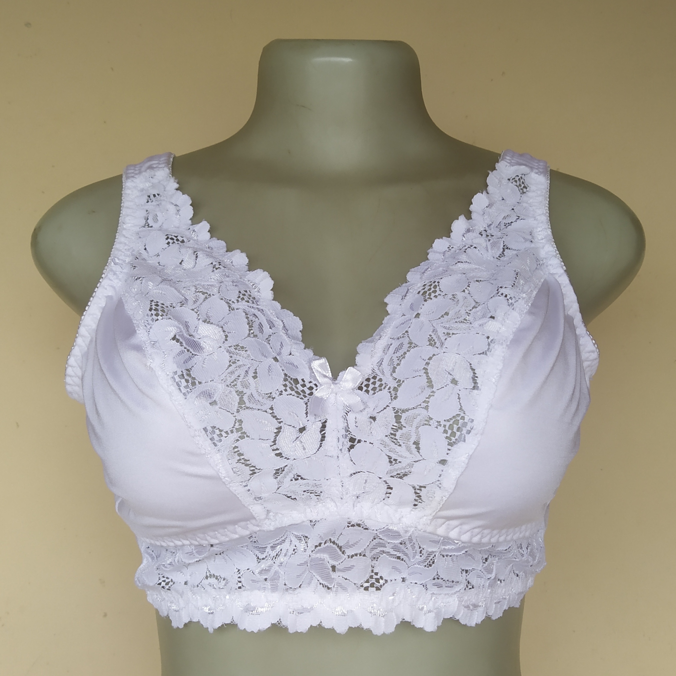 44B - Unbranded White Non Wired Non Padded Bra