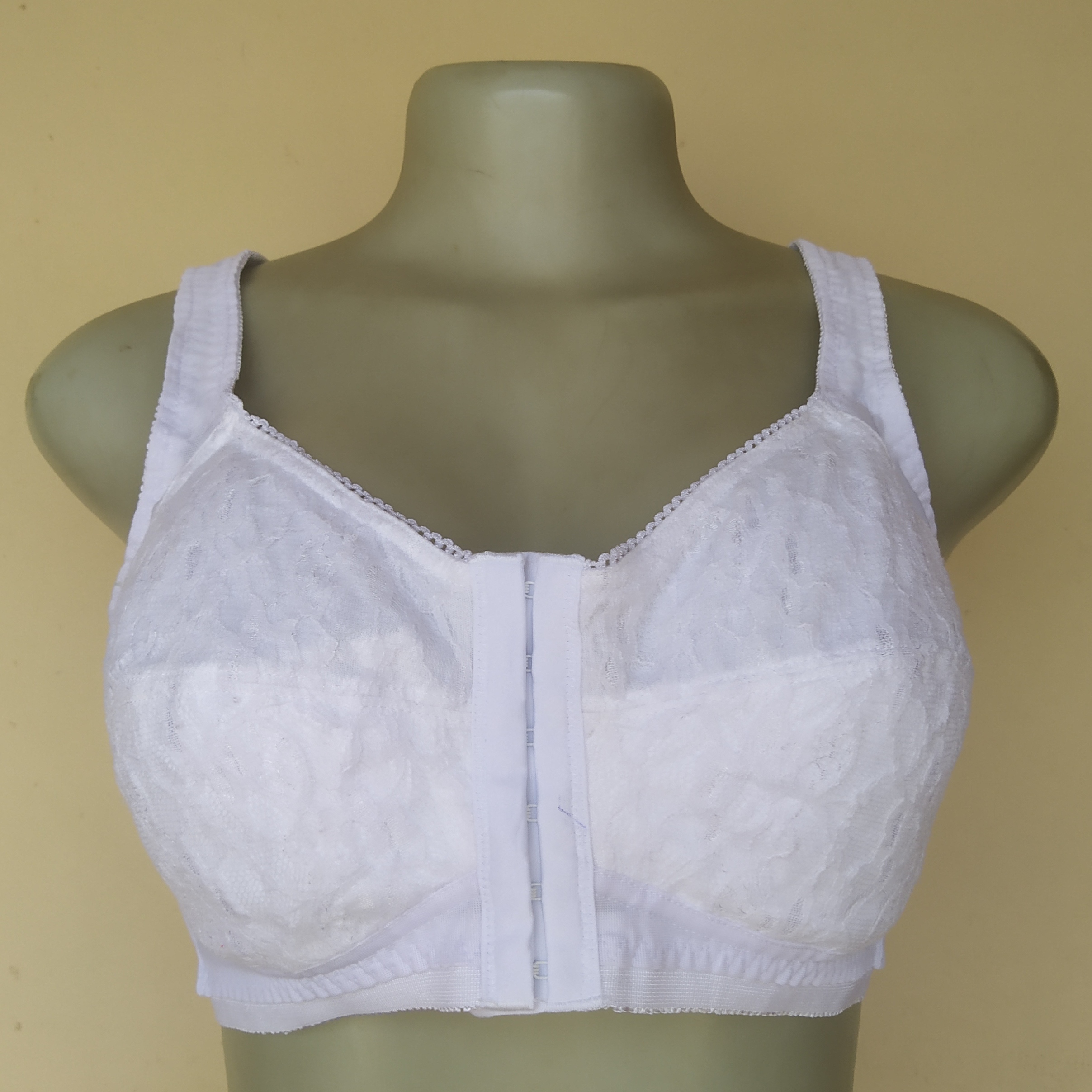 38C - Unbranded White Front Hook Non Wired Non Padded Bra