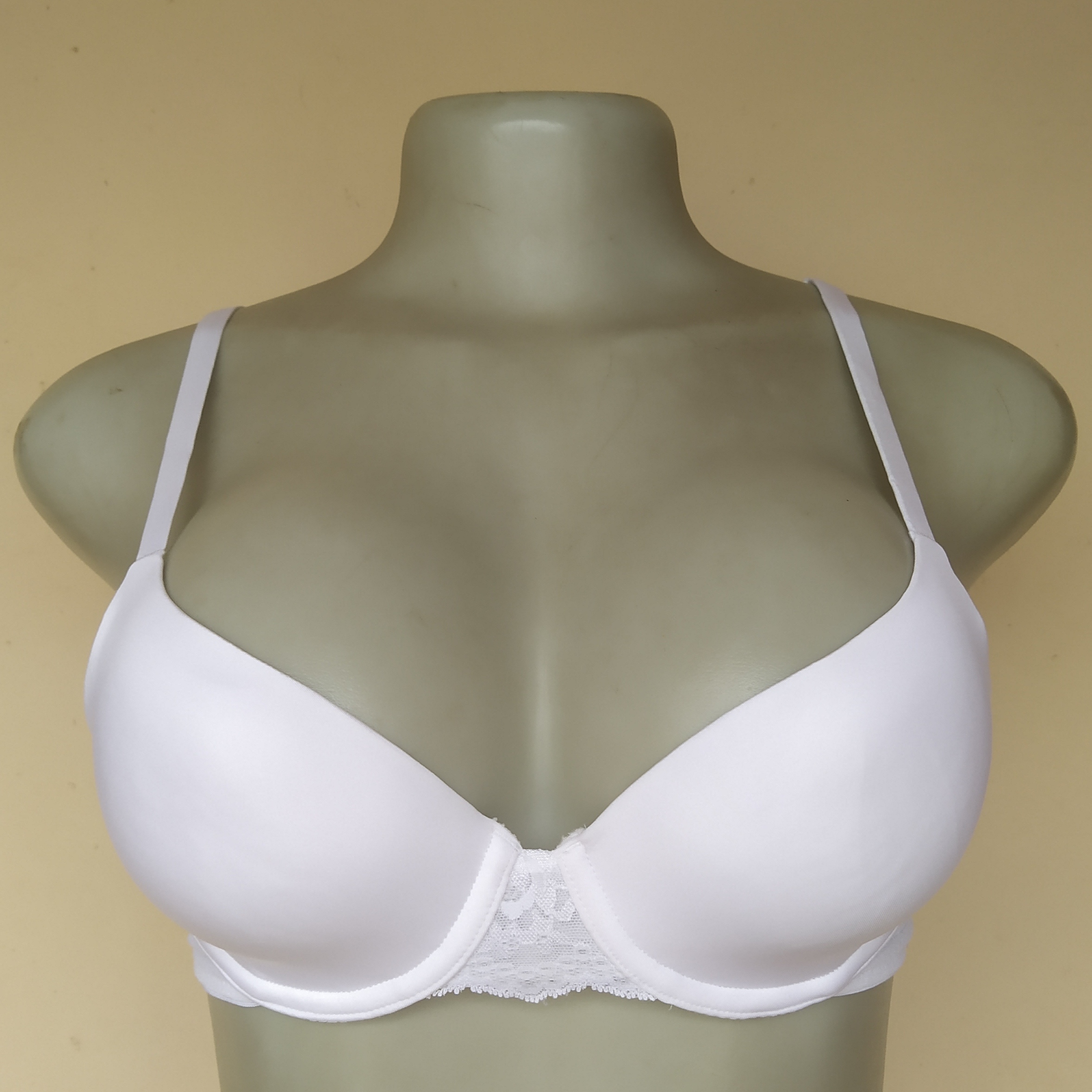 32B - M and S White Light Padded Bra