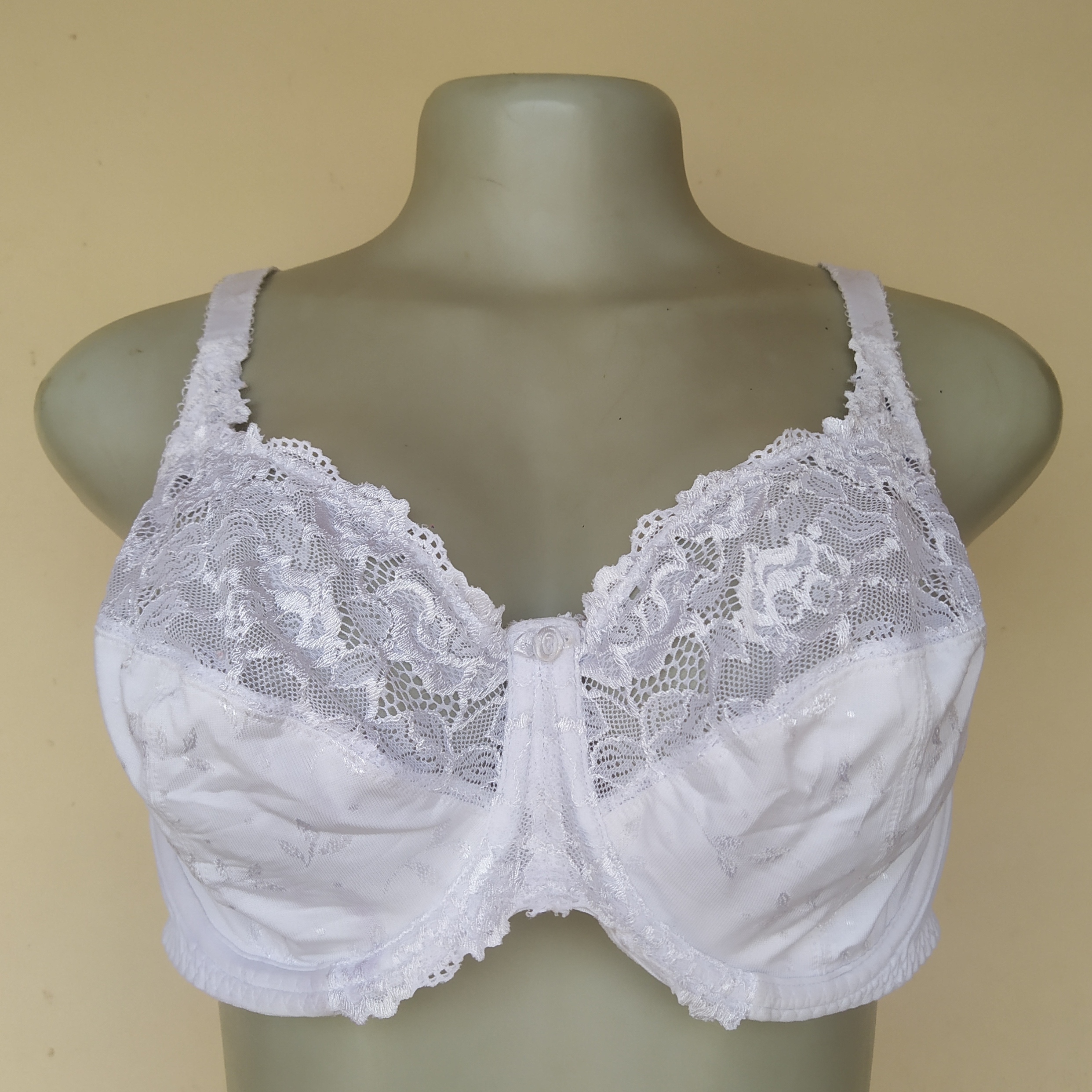 40C - M and S Off White Non Padded Bra