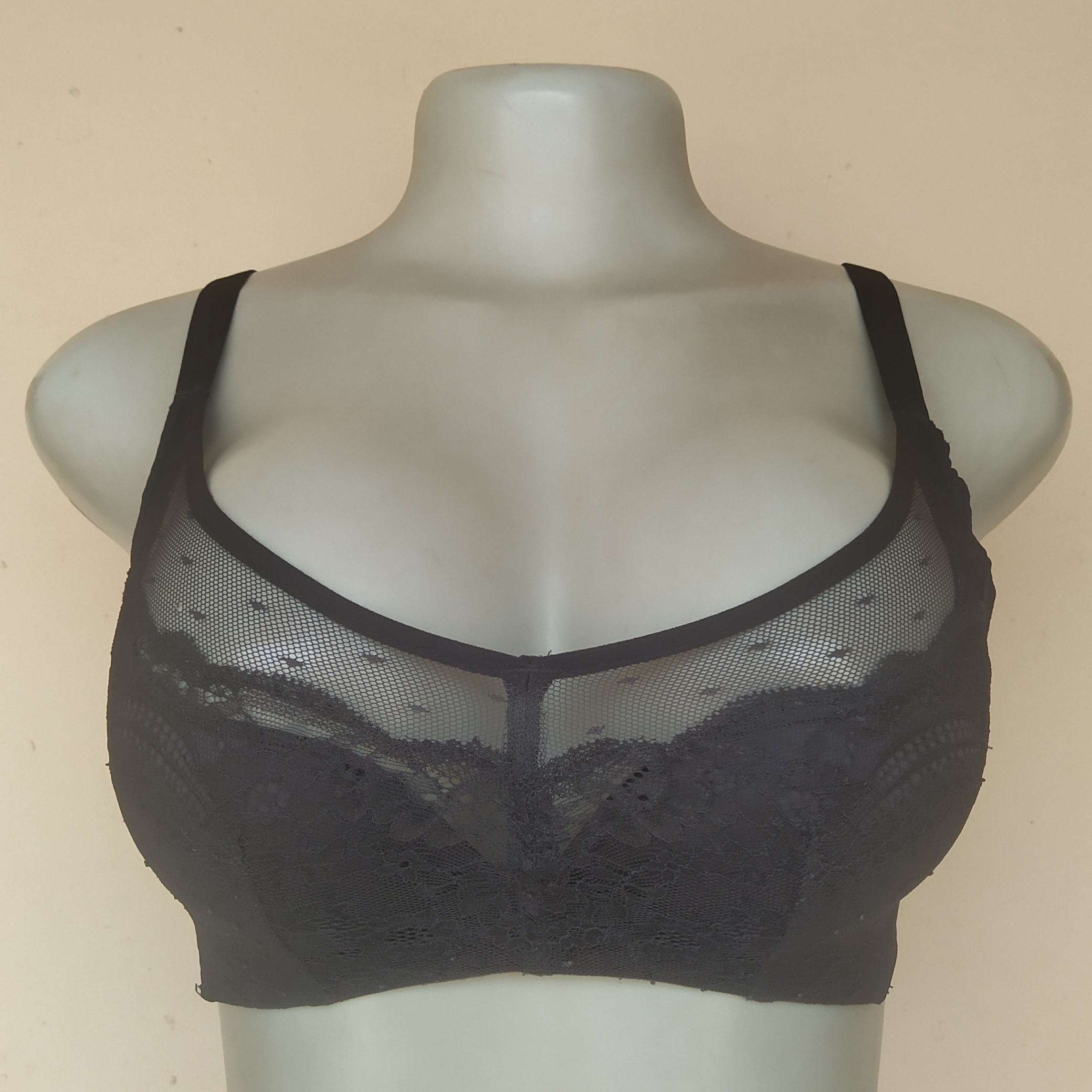 UK 8 - Miro Black Bralette