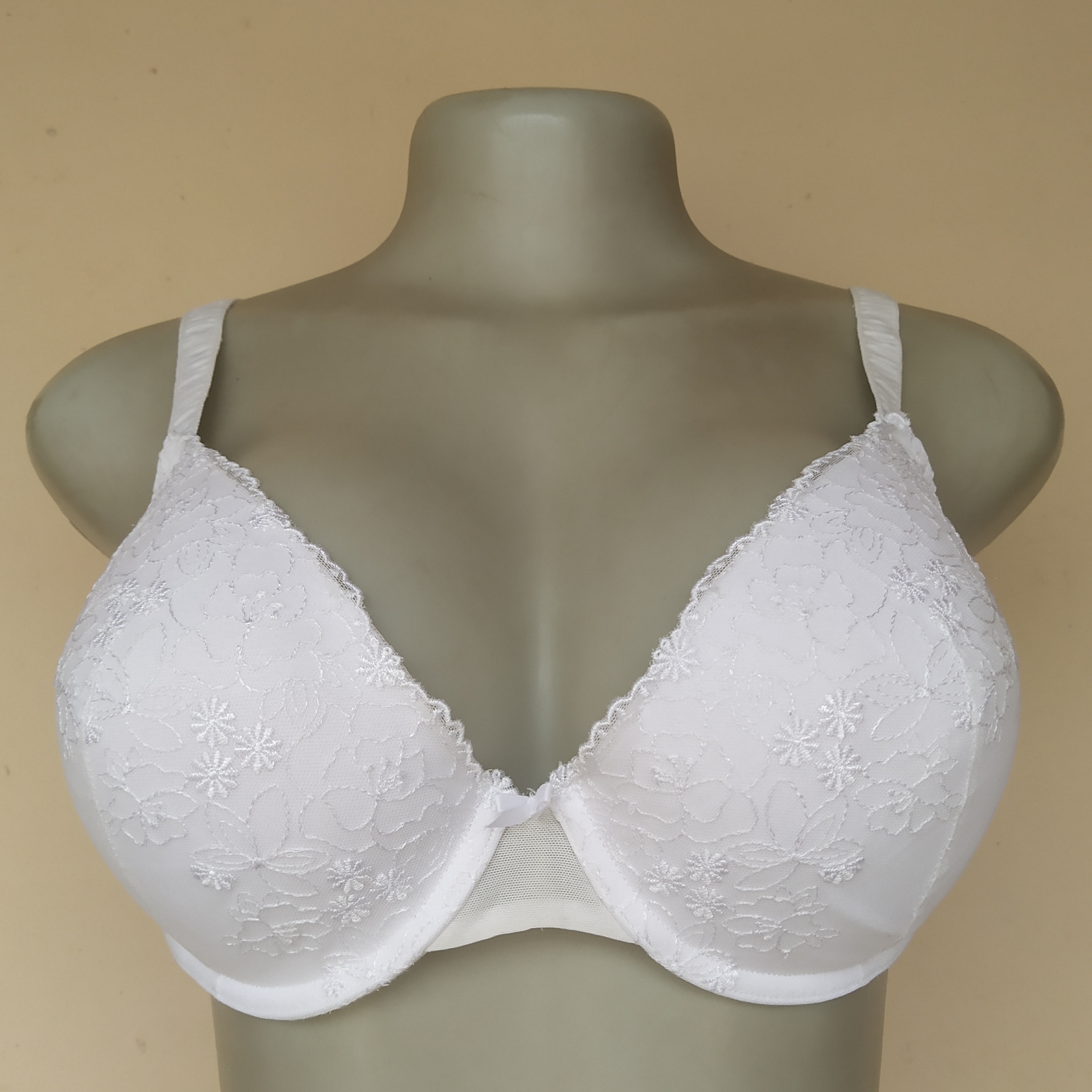 40C - M and S White Light Padded Bra