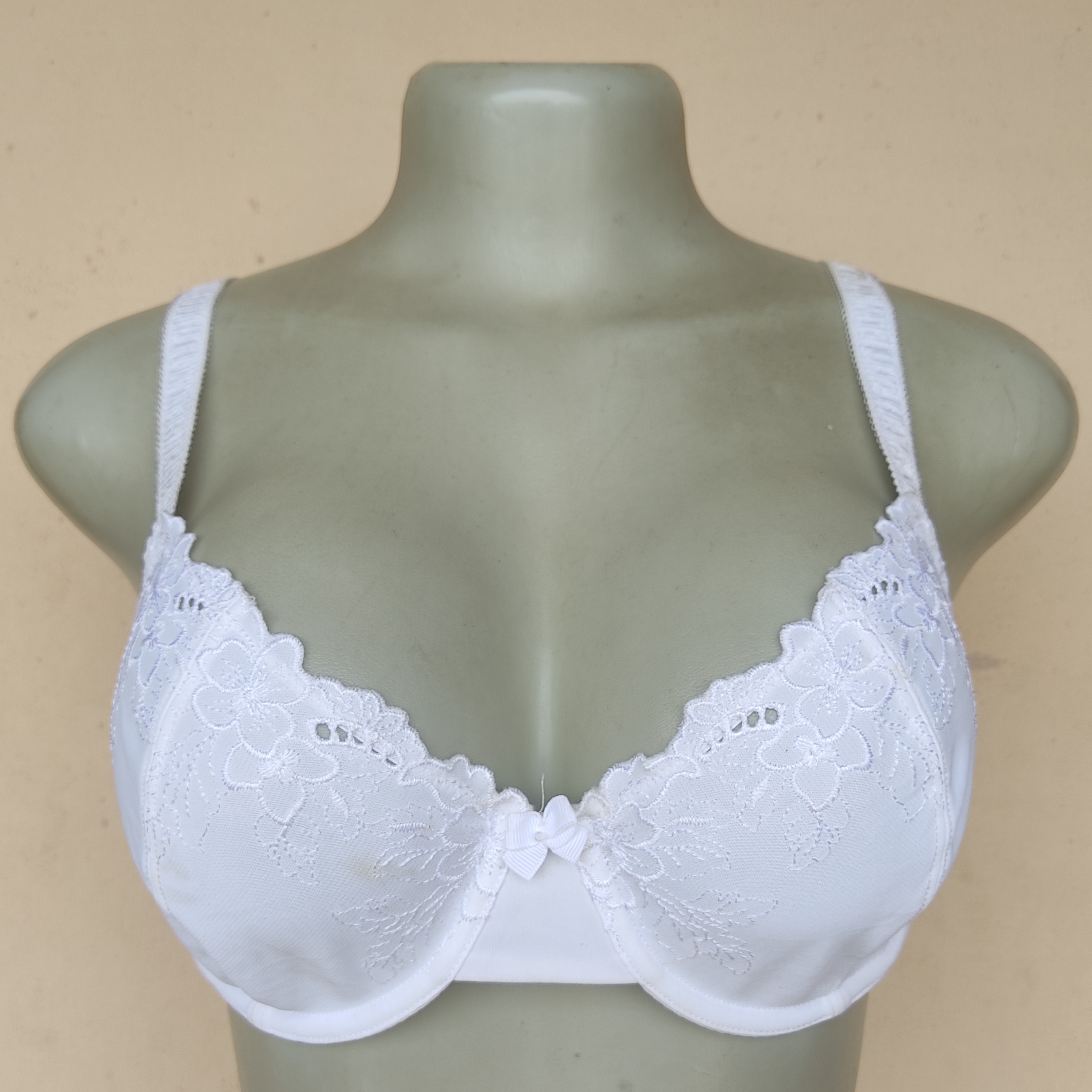 34D - EOT White Non Padded Bra[ink]