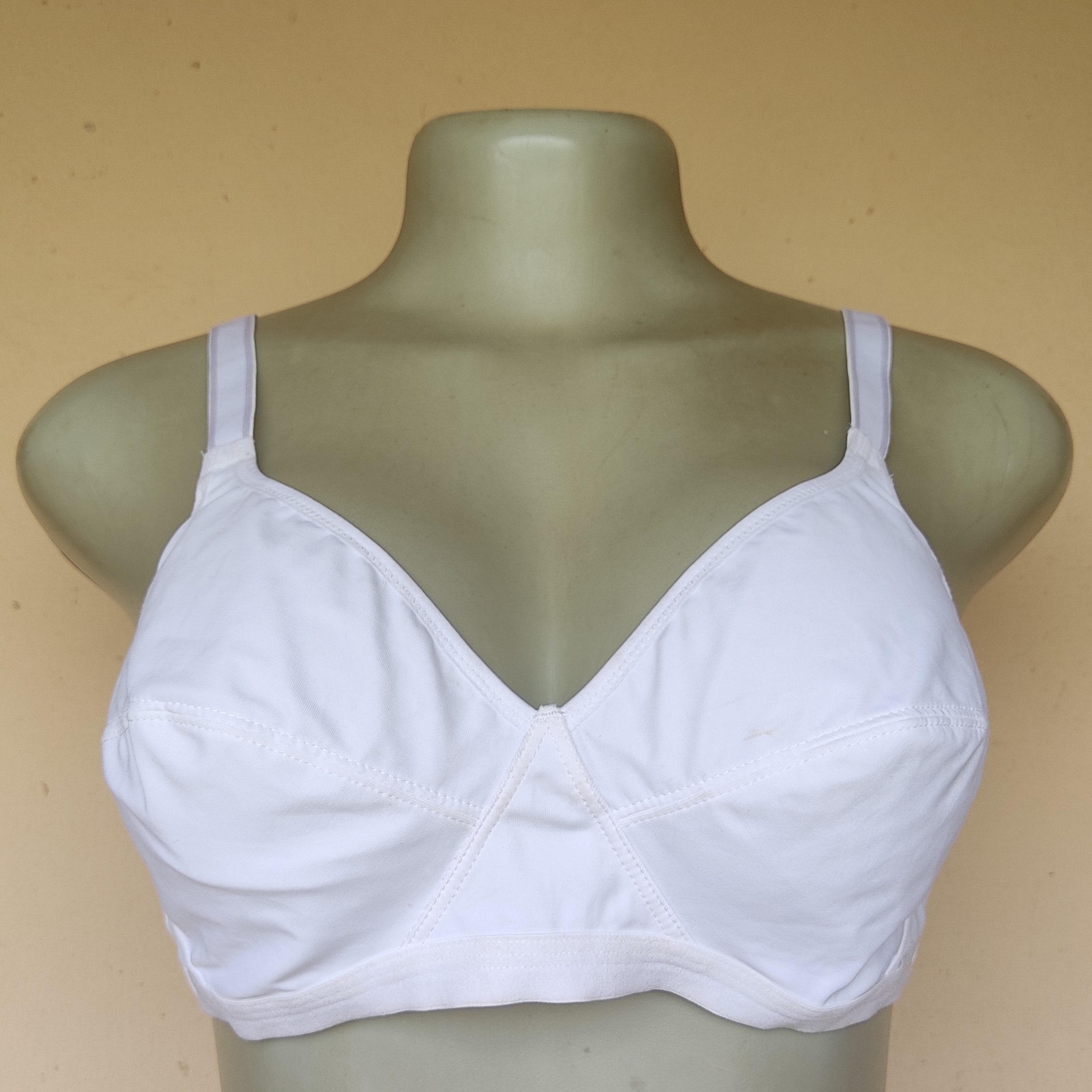 40B - Playtex White Non Wired Non Padded Bra
