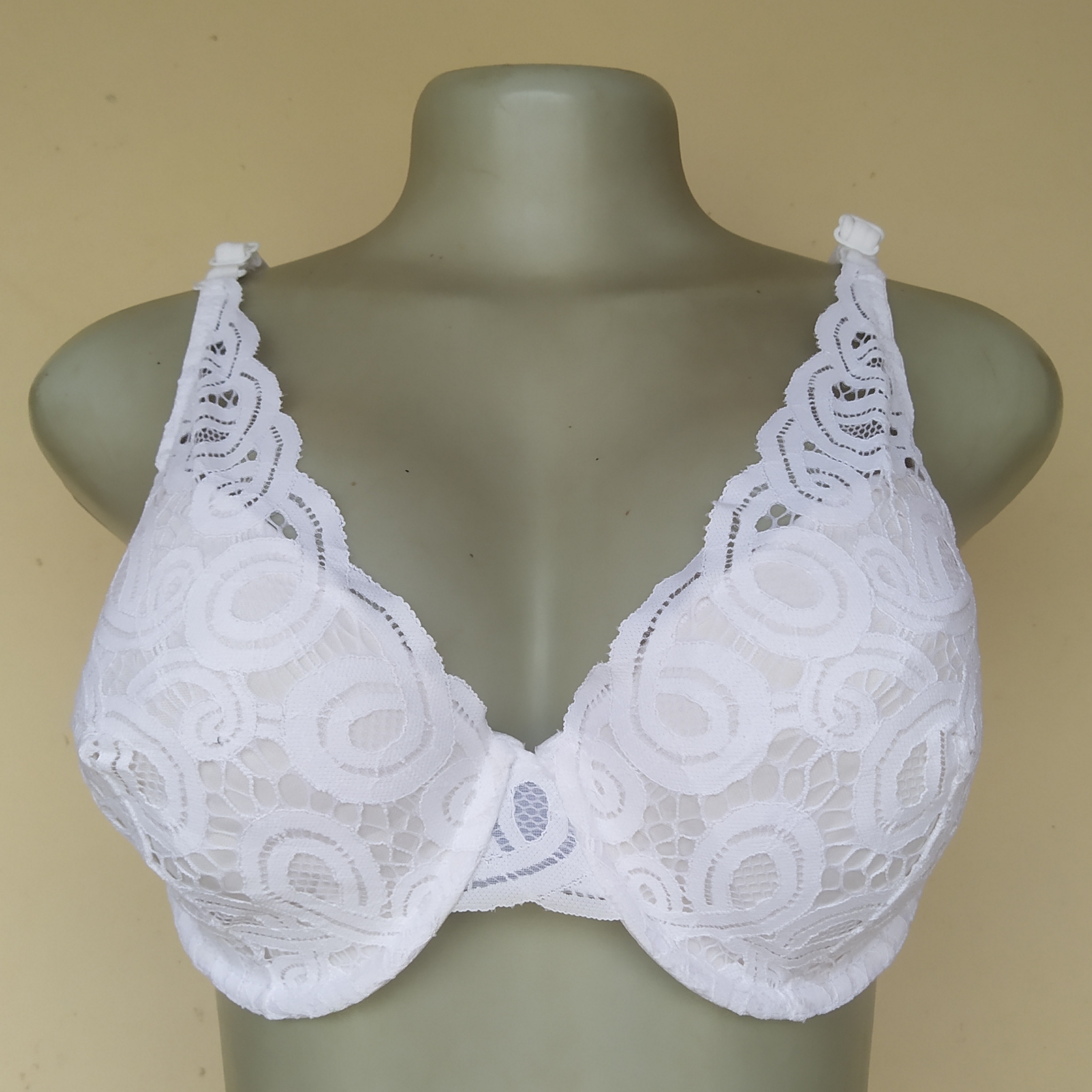 40C - EOT White Light Padded Bra