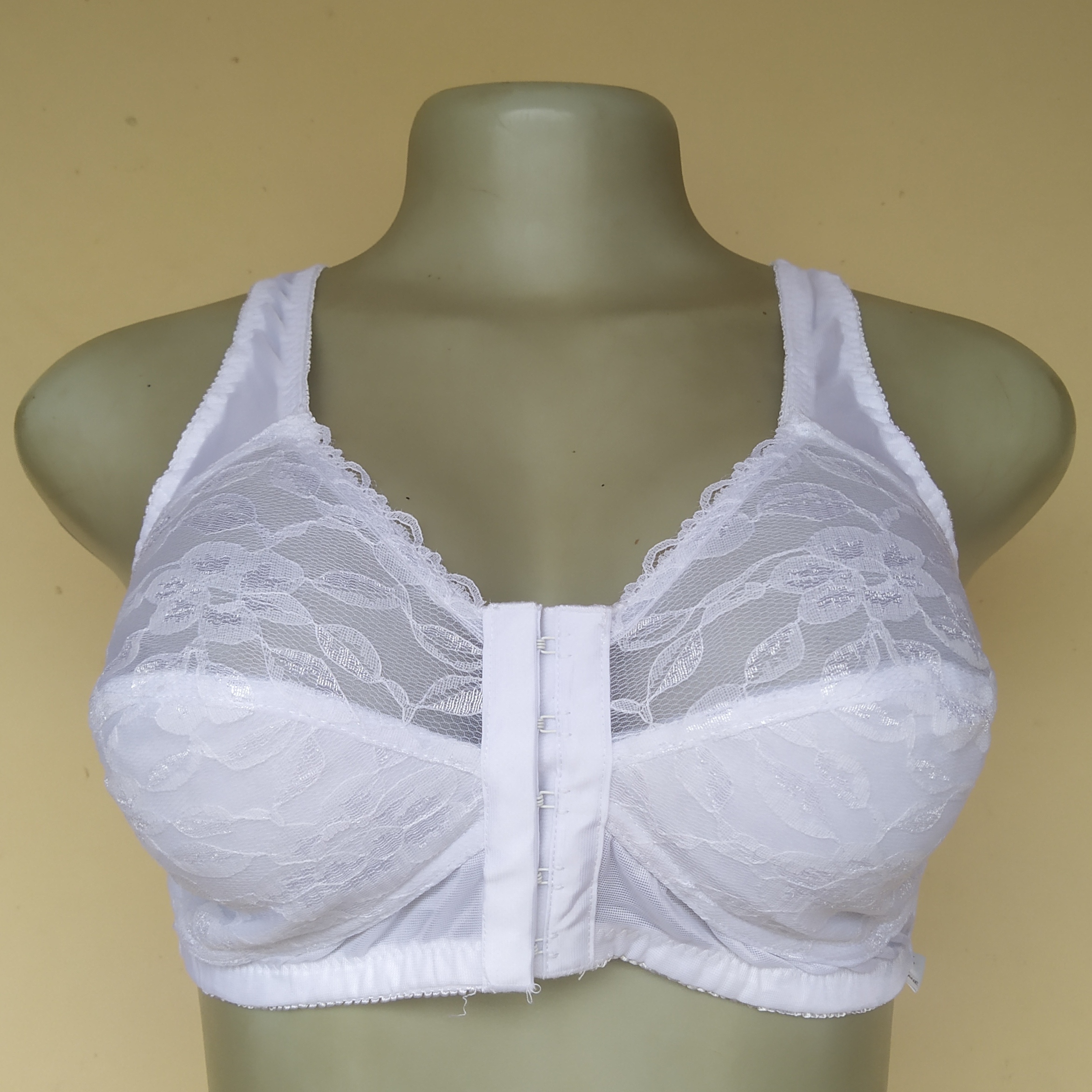 36C- Unbranded White Non Wired Non Padded (Front Hooks)