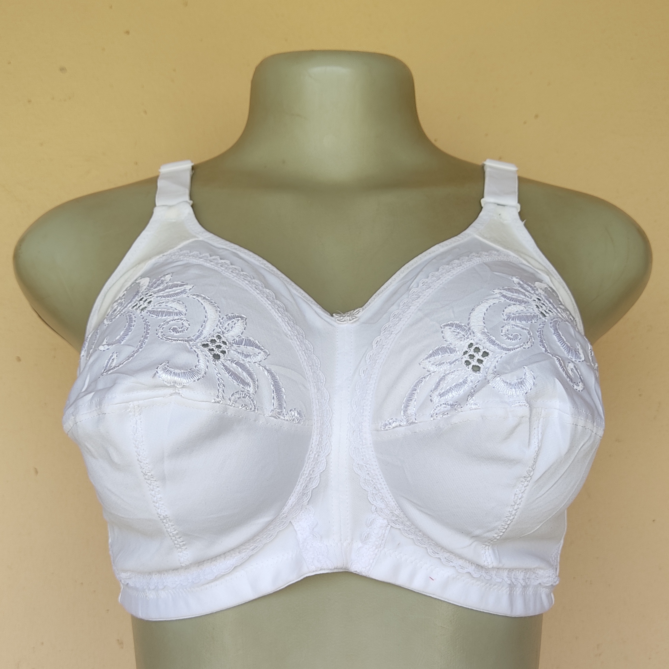 40C - M and S White Non Wired Non Padded Bra