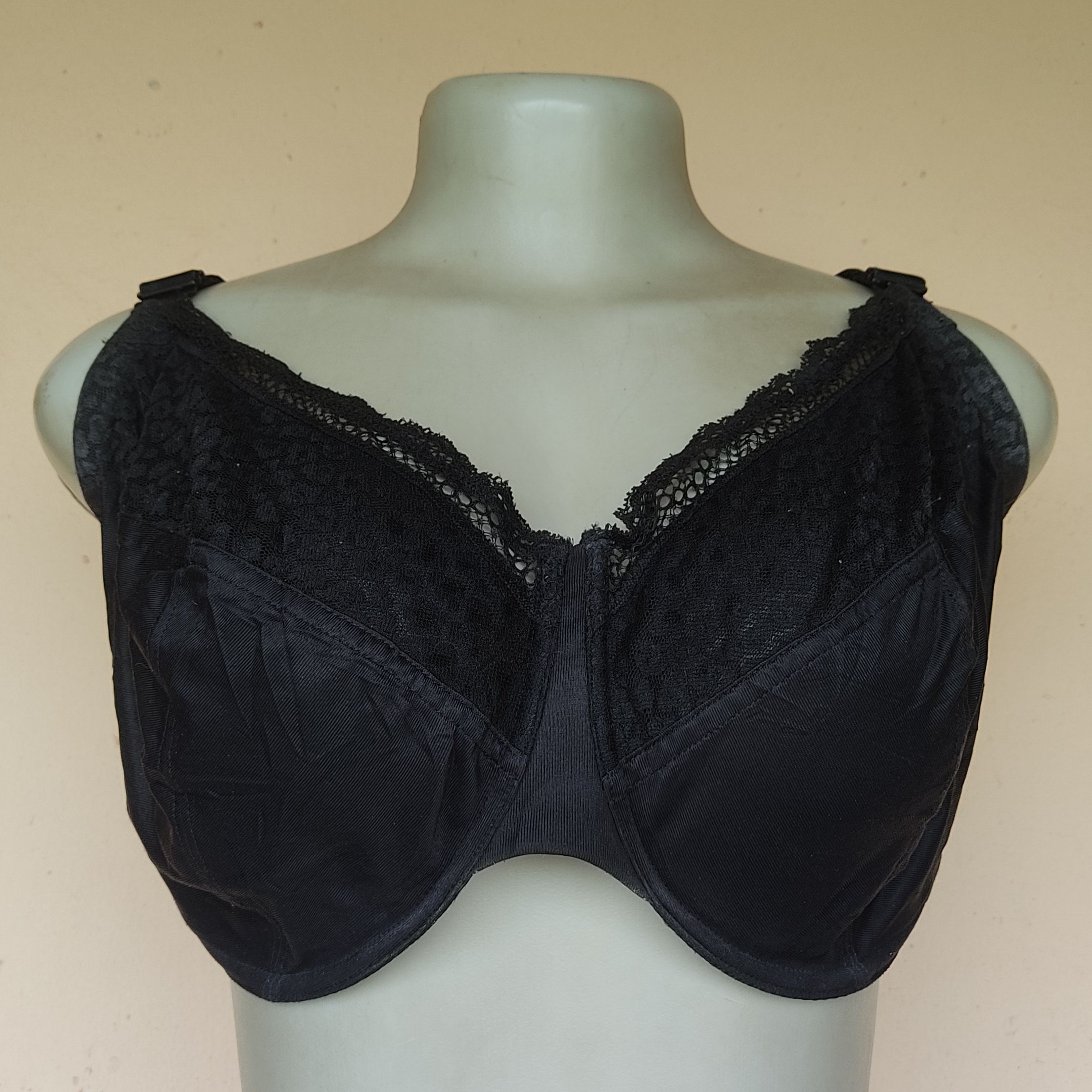 40GG- M and S Black Non Padded Bra