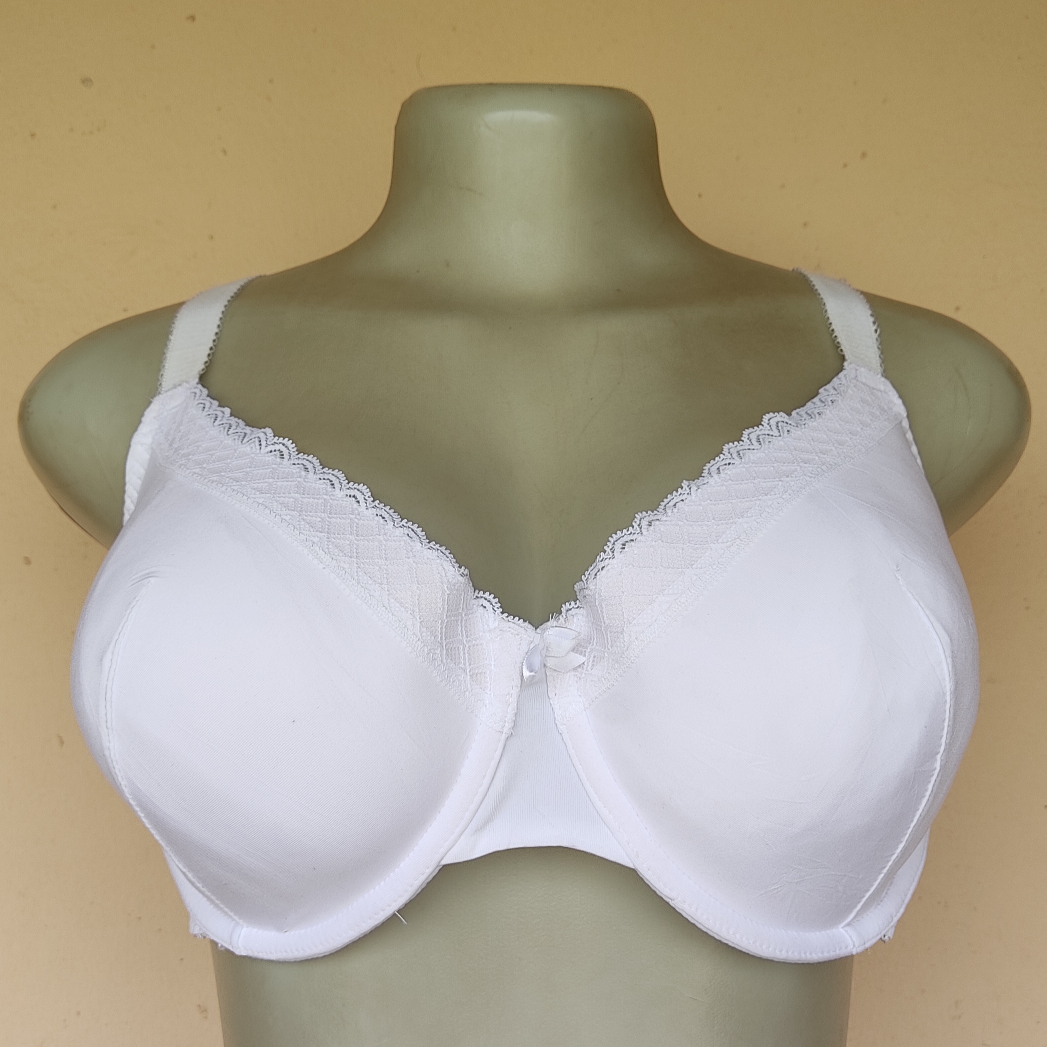 38D -  M and S White Light Padded Bra