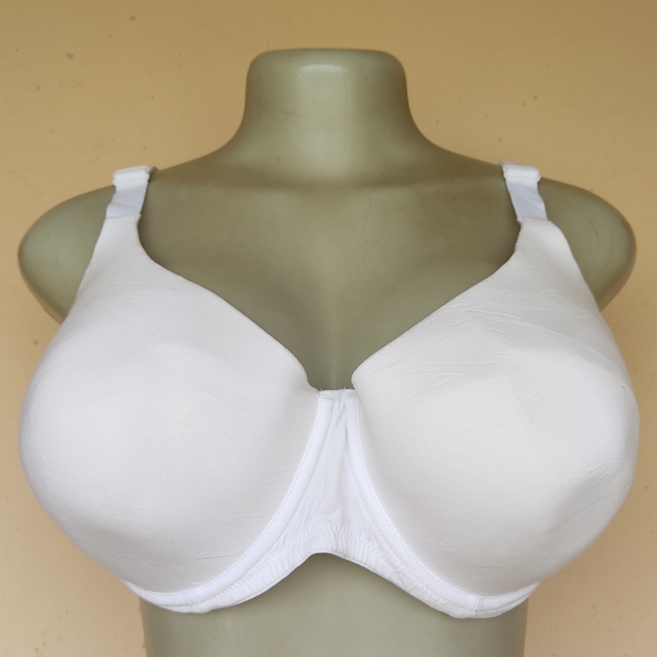 40DD- M and S White Light Padded Bra