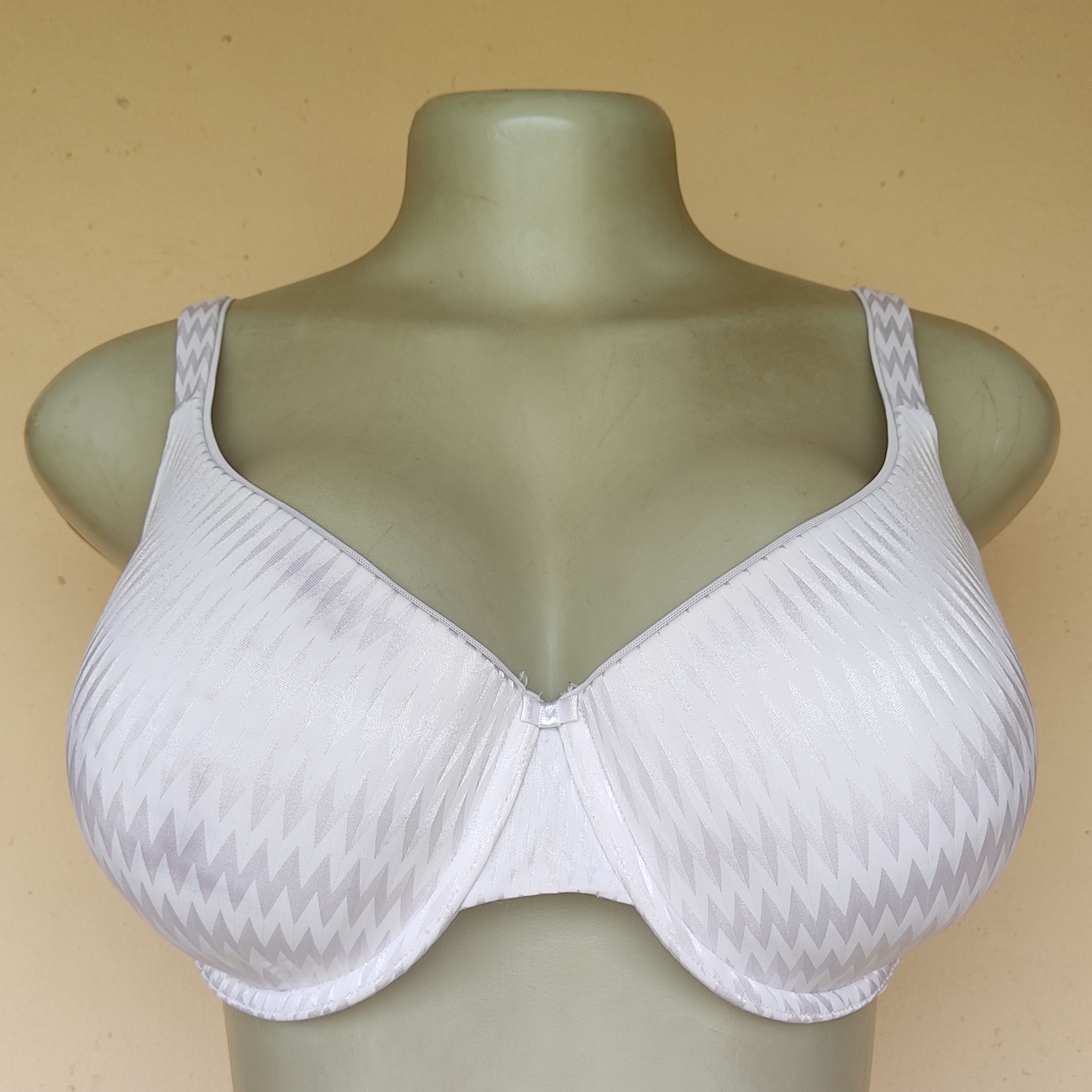 40C - M and S White Light Padded Bra