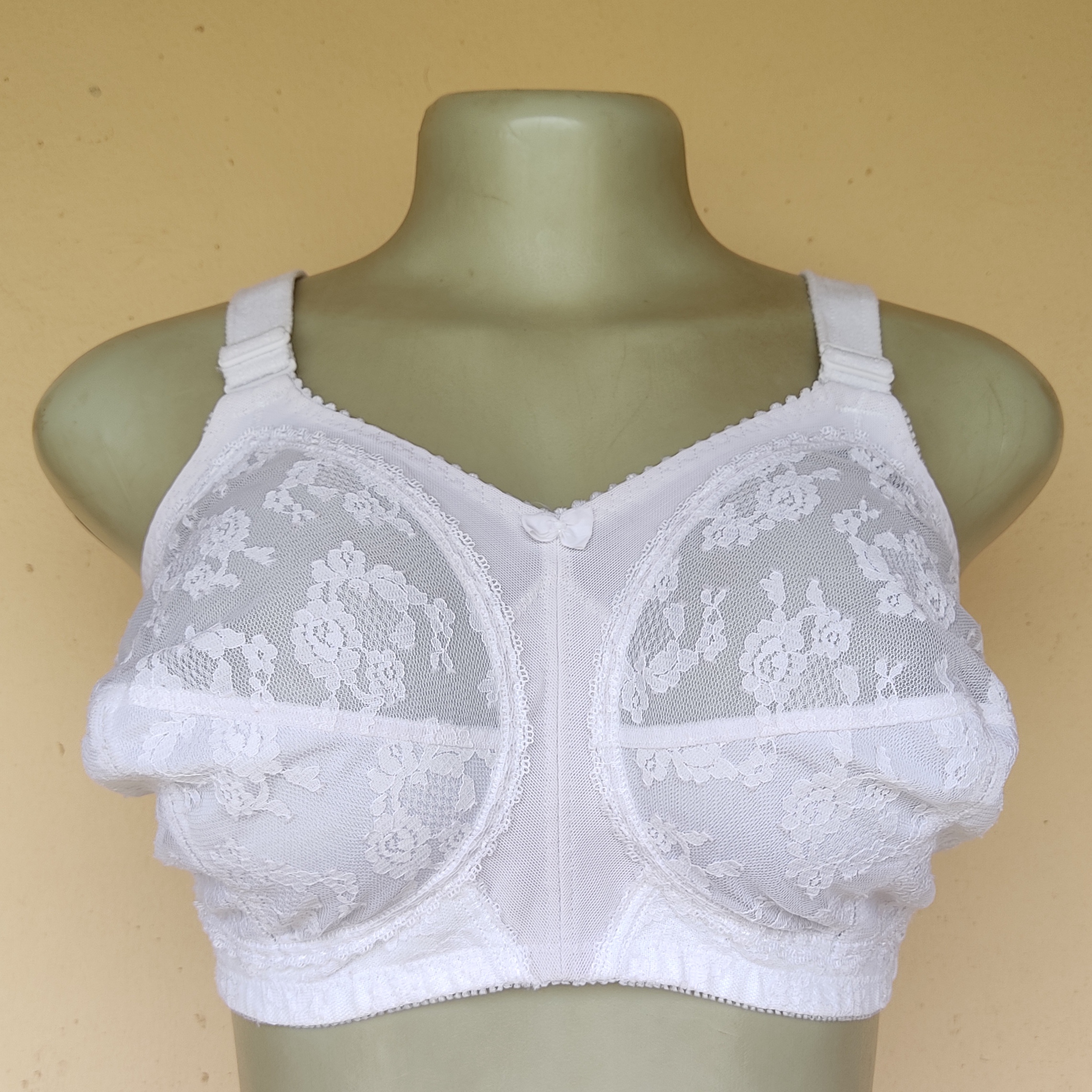 42D - Triumph Off White Non Wired Non Padded Bra
