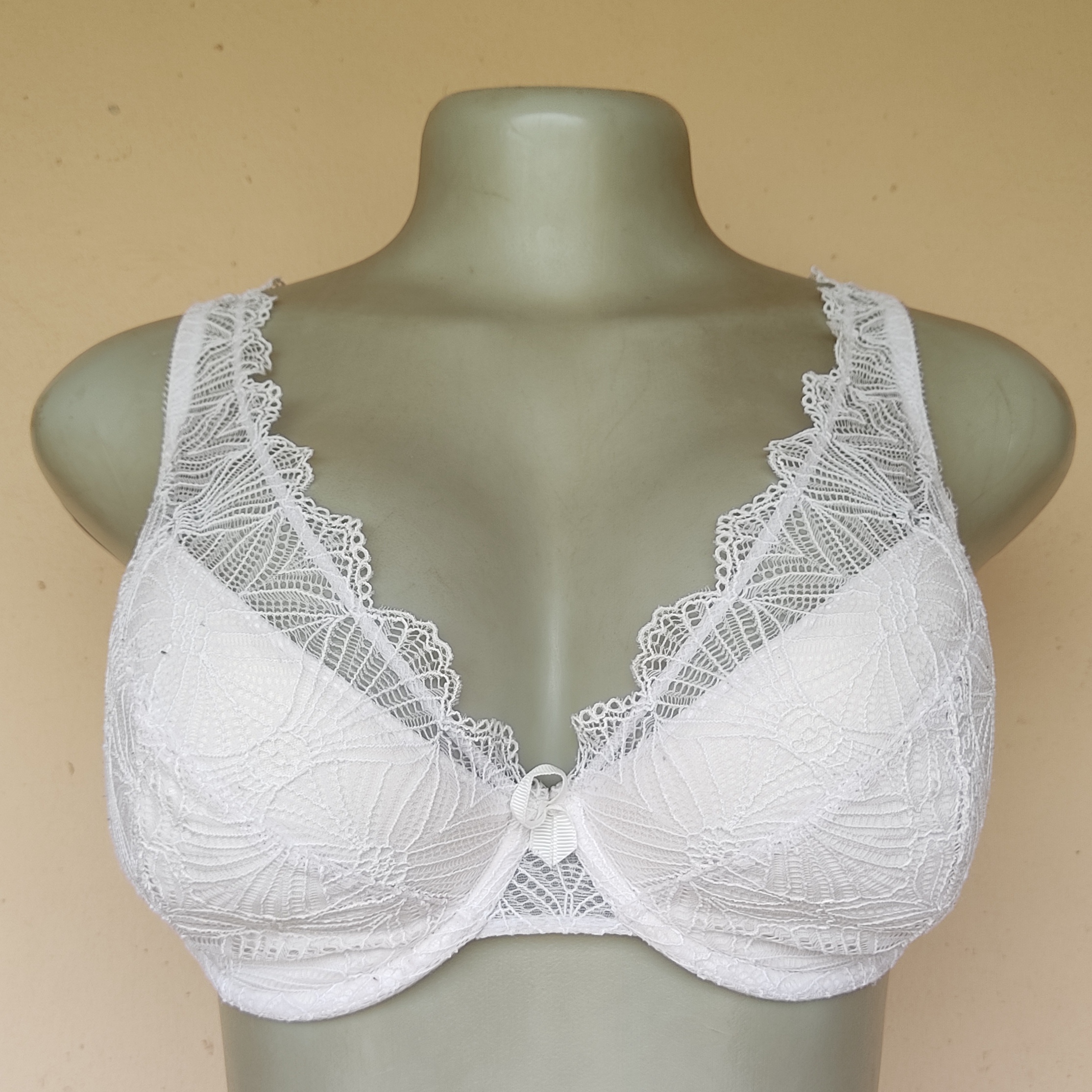 32F - Boux Avenue White Light Padded Bra