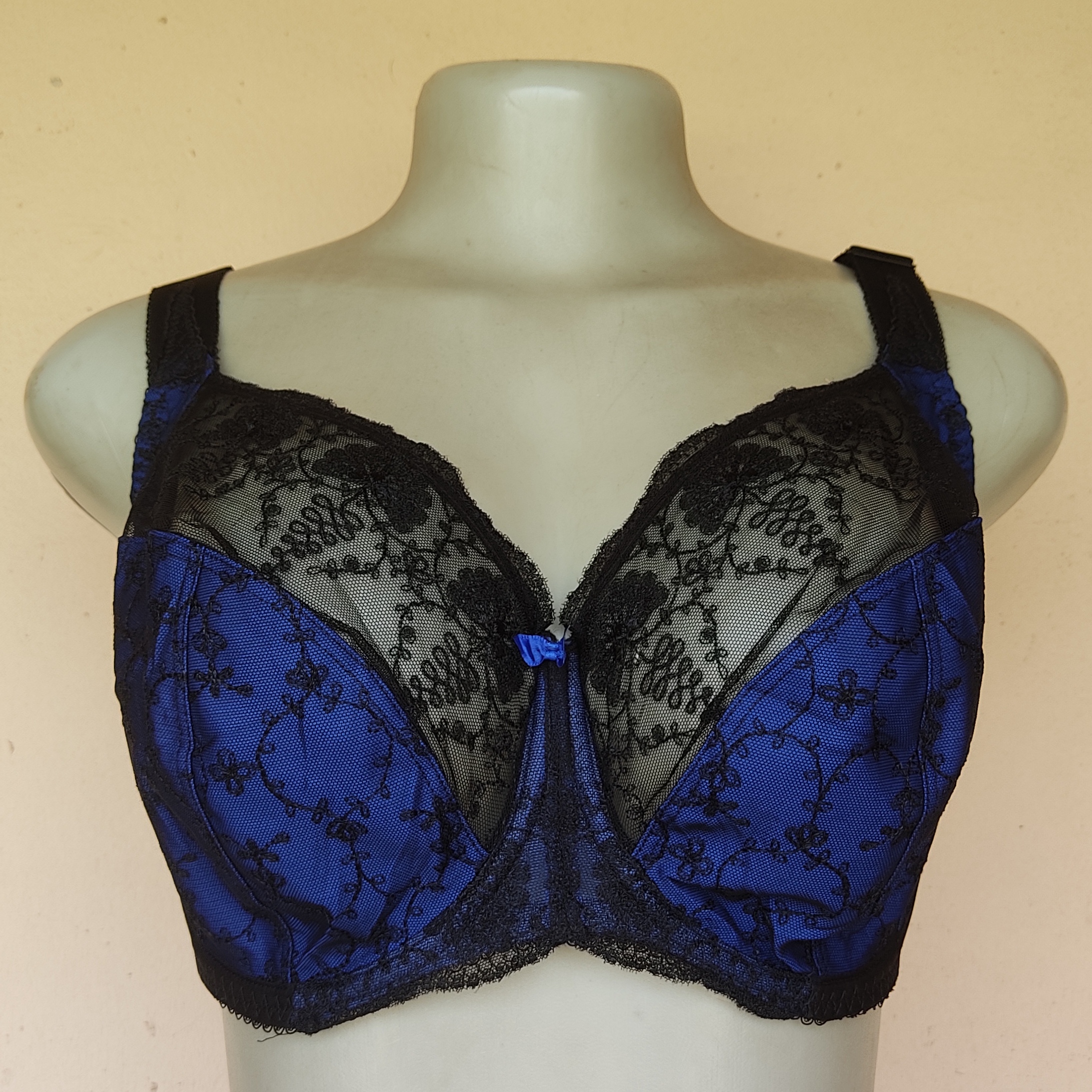 32GG-  Fantasie Two Tone Non Padded Bra With Size 12 Pant(Premium)