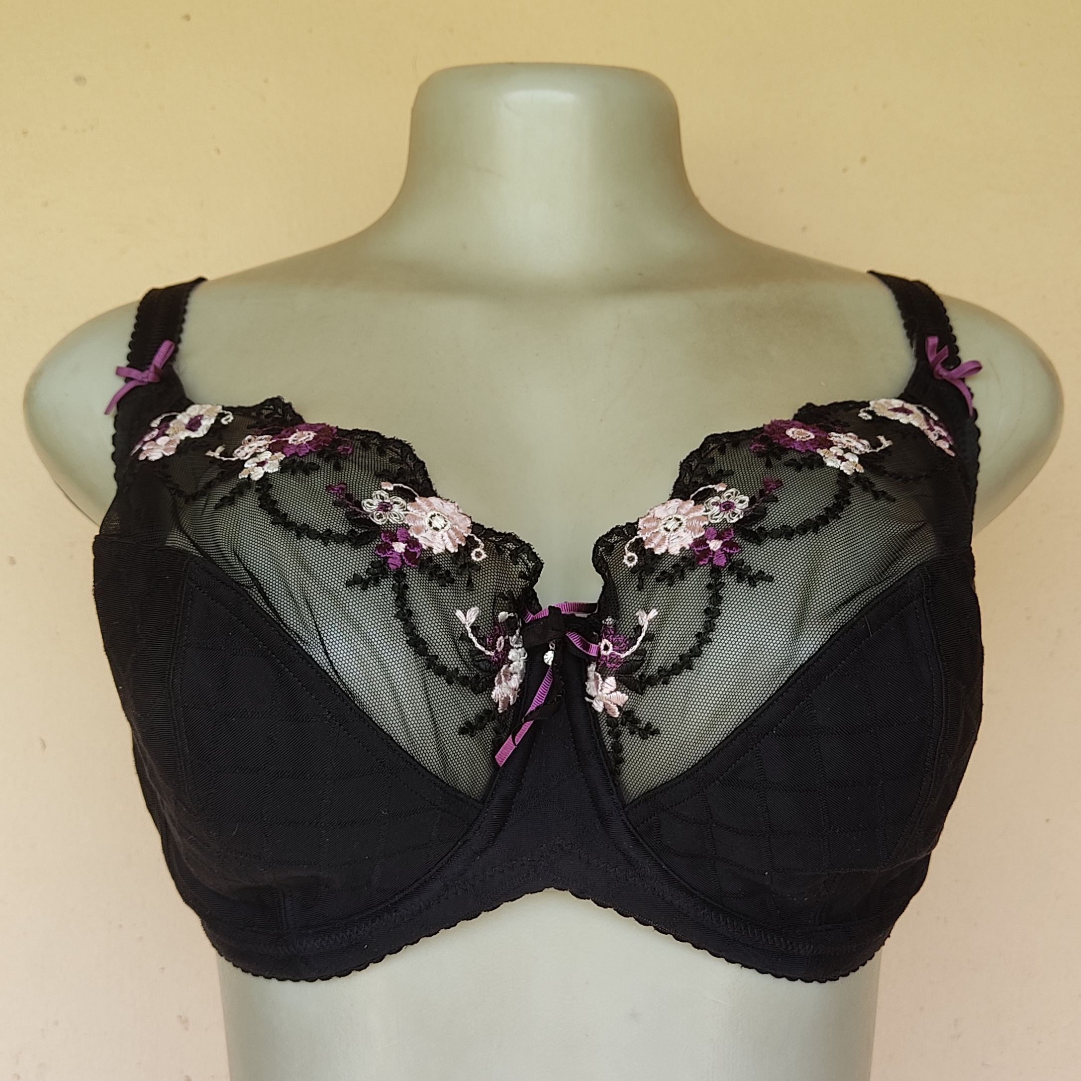 32G- CHARNOS Black  Non Padded Bra