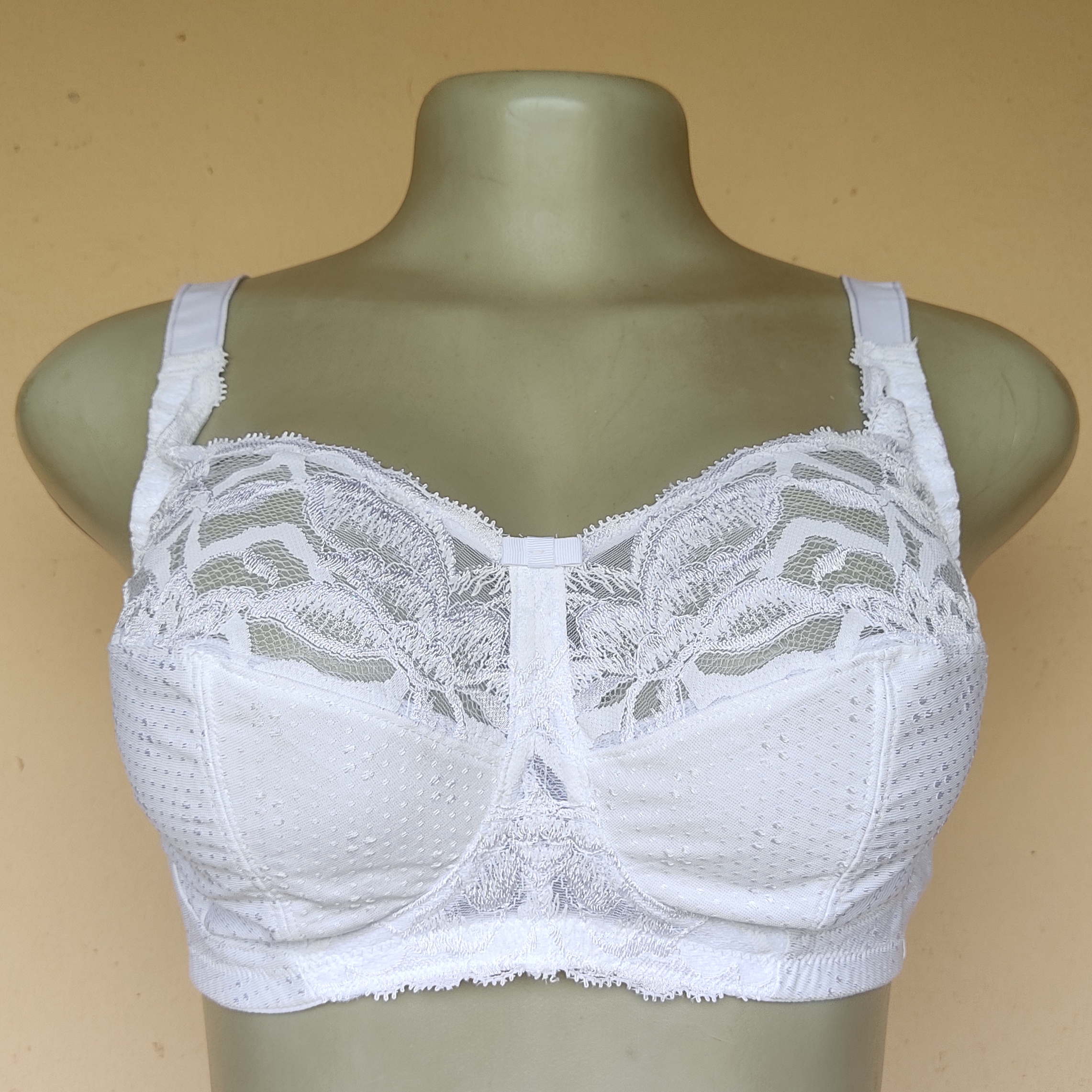 40G - Pretty Secret White Non Wired Non Padded Bra