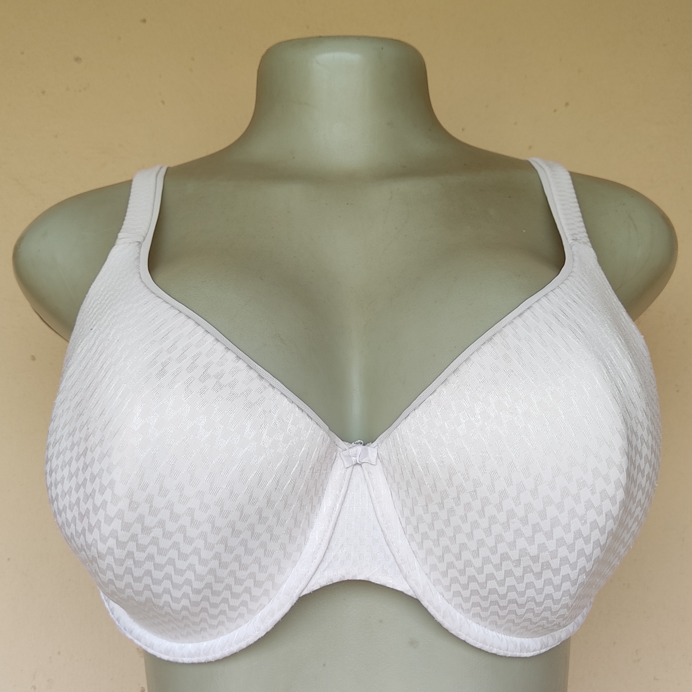 42B- M and S White Light Padded Bra