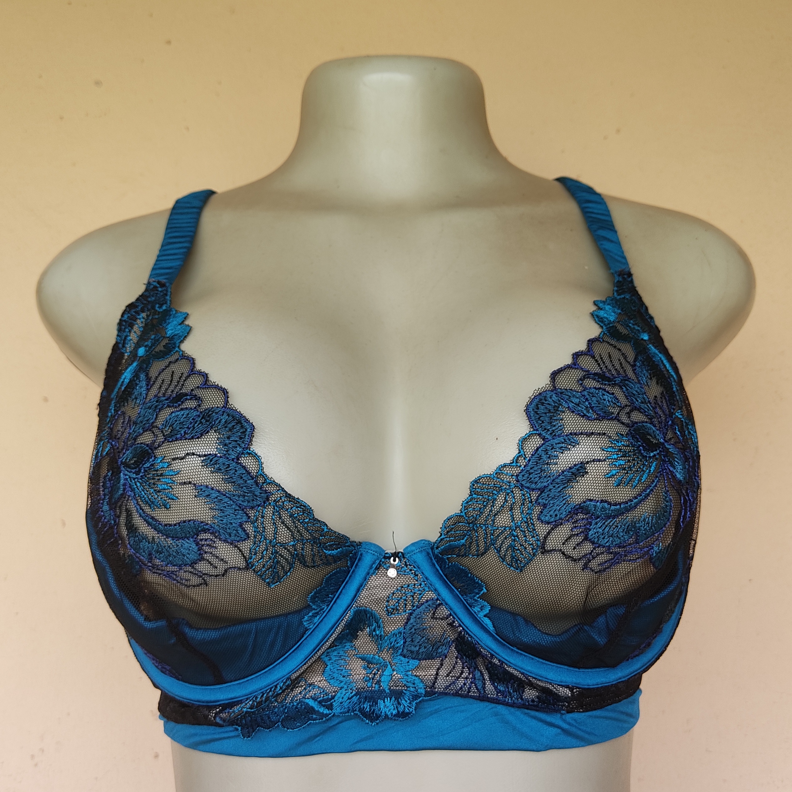 38D- George Patterned Mesh Non Padded Bra With 2 Size 16 Pants