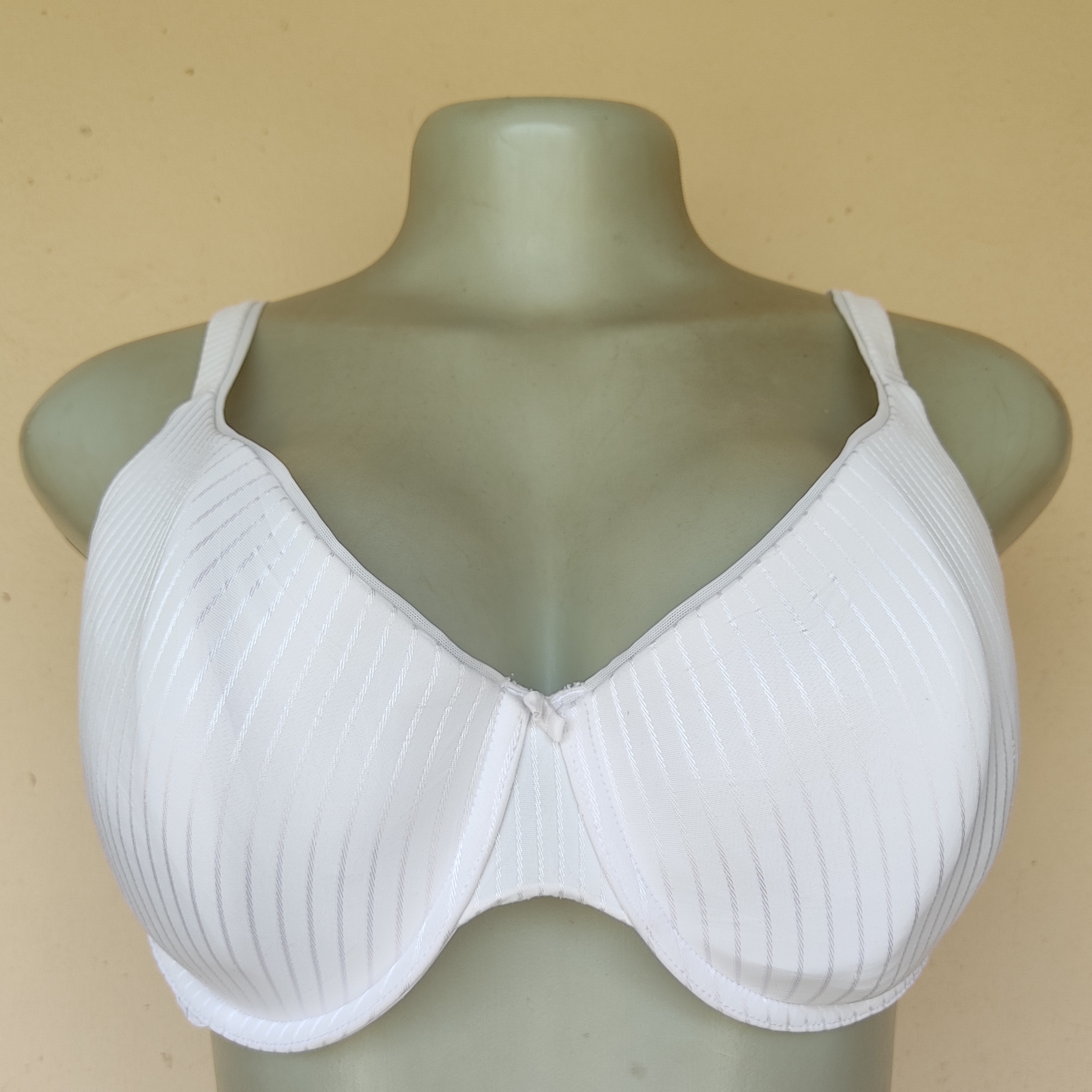 42B- M And S White Light Padded Bra