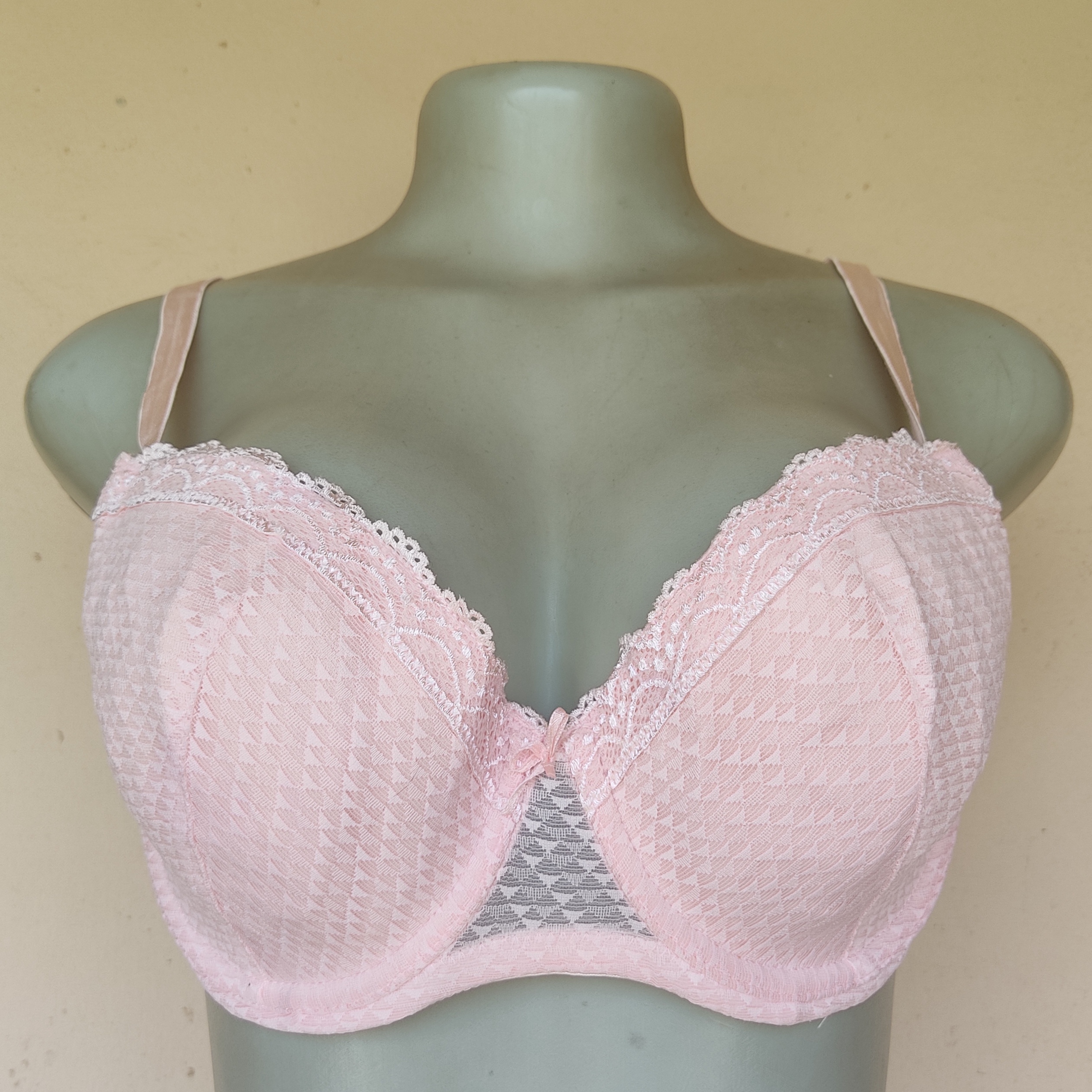 34DD- Unbranded Pattern Light Padded Bra