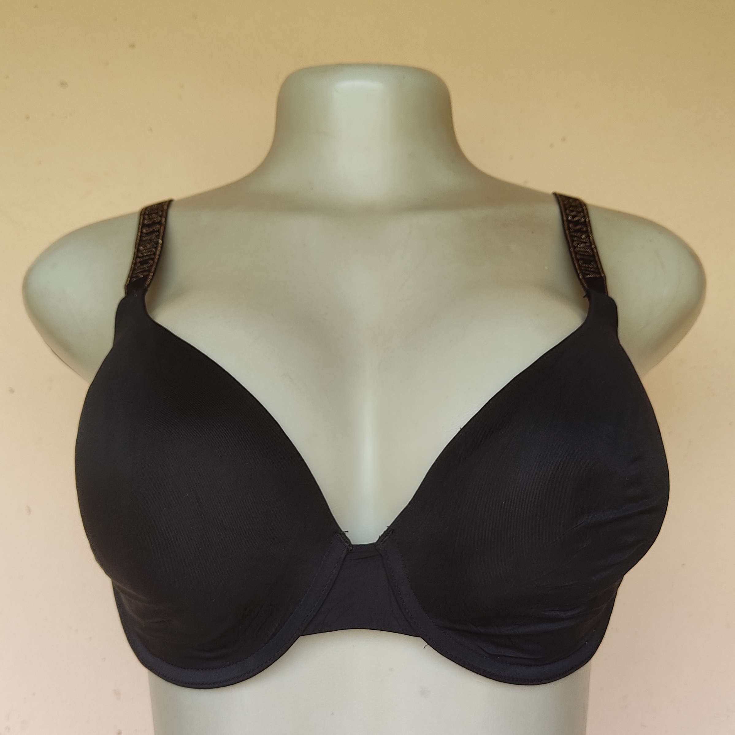 32DDD- Victoria Secret Black Light Padded Bra