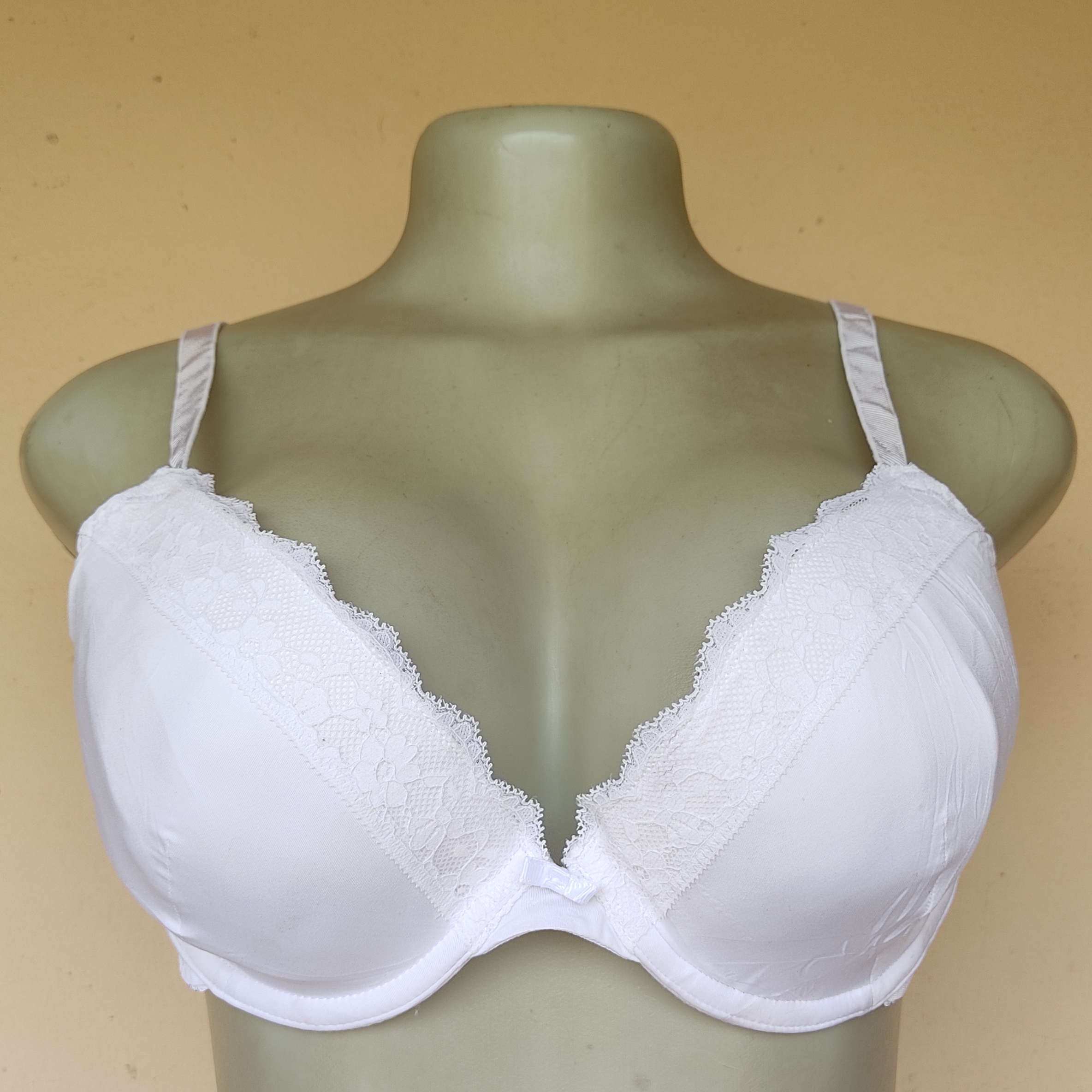 38B- M And S White Light Padded Bra