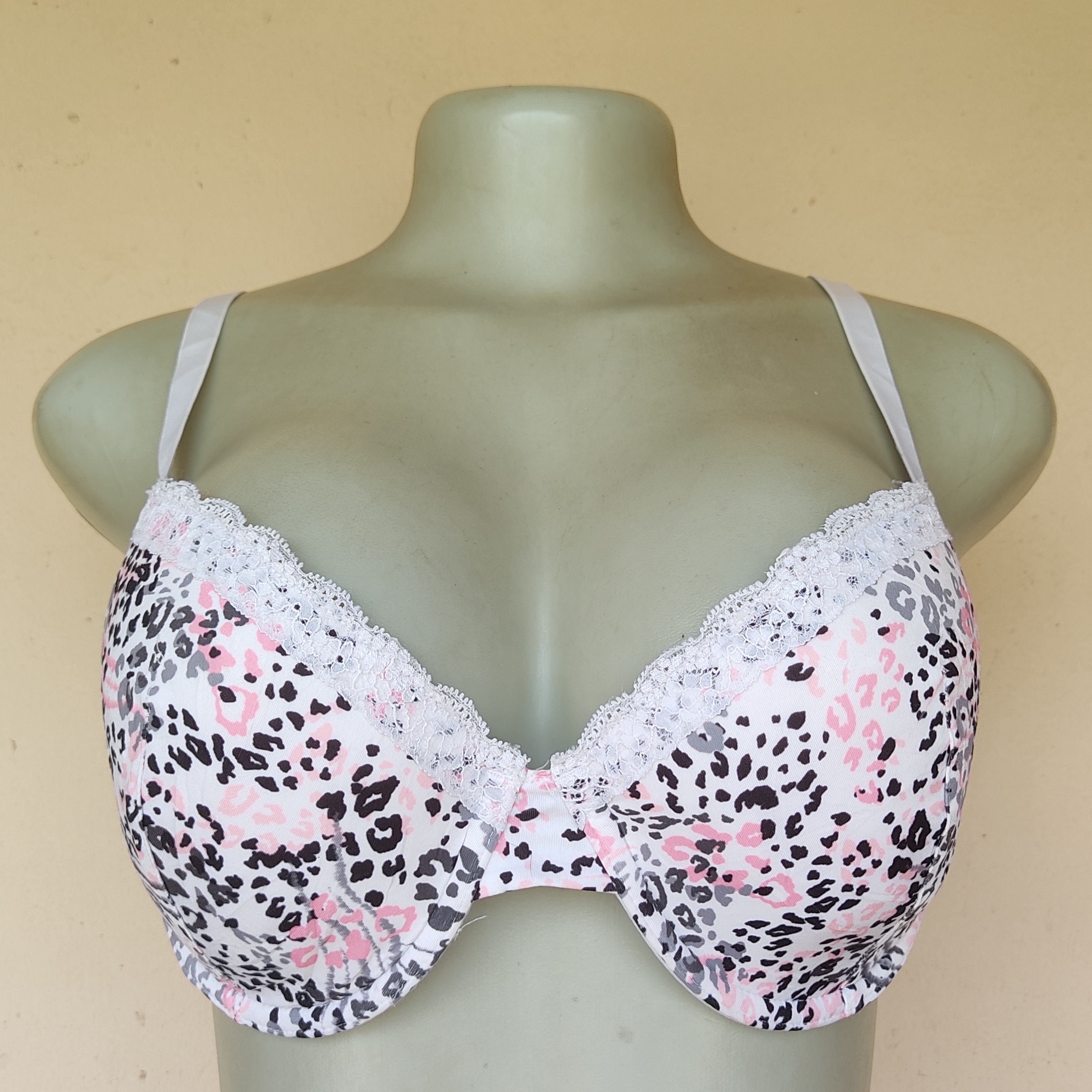 36D- Unbranded Print Light Padded Bra