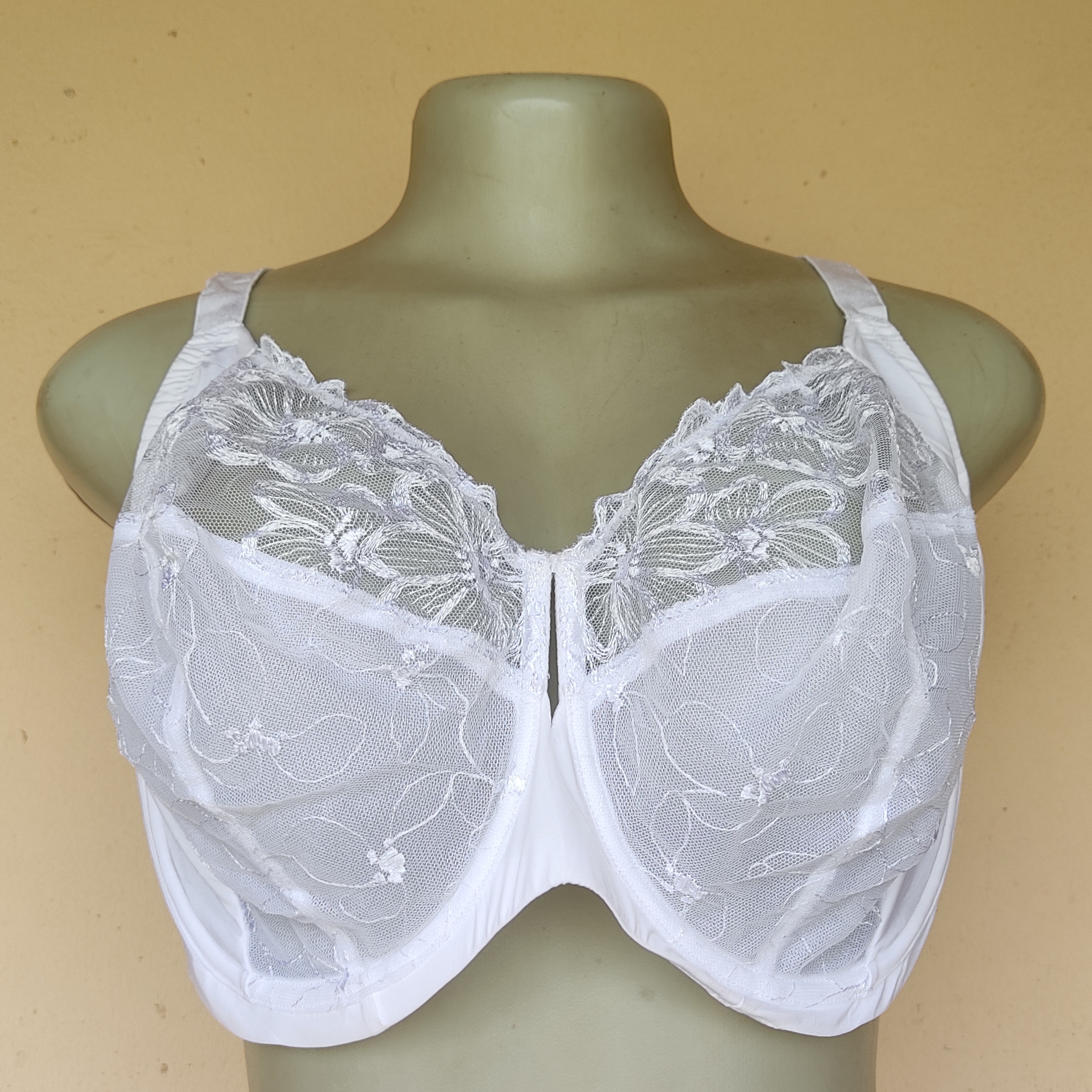 40G – M and S White Non Padded Bra
