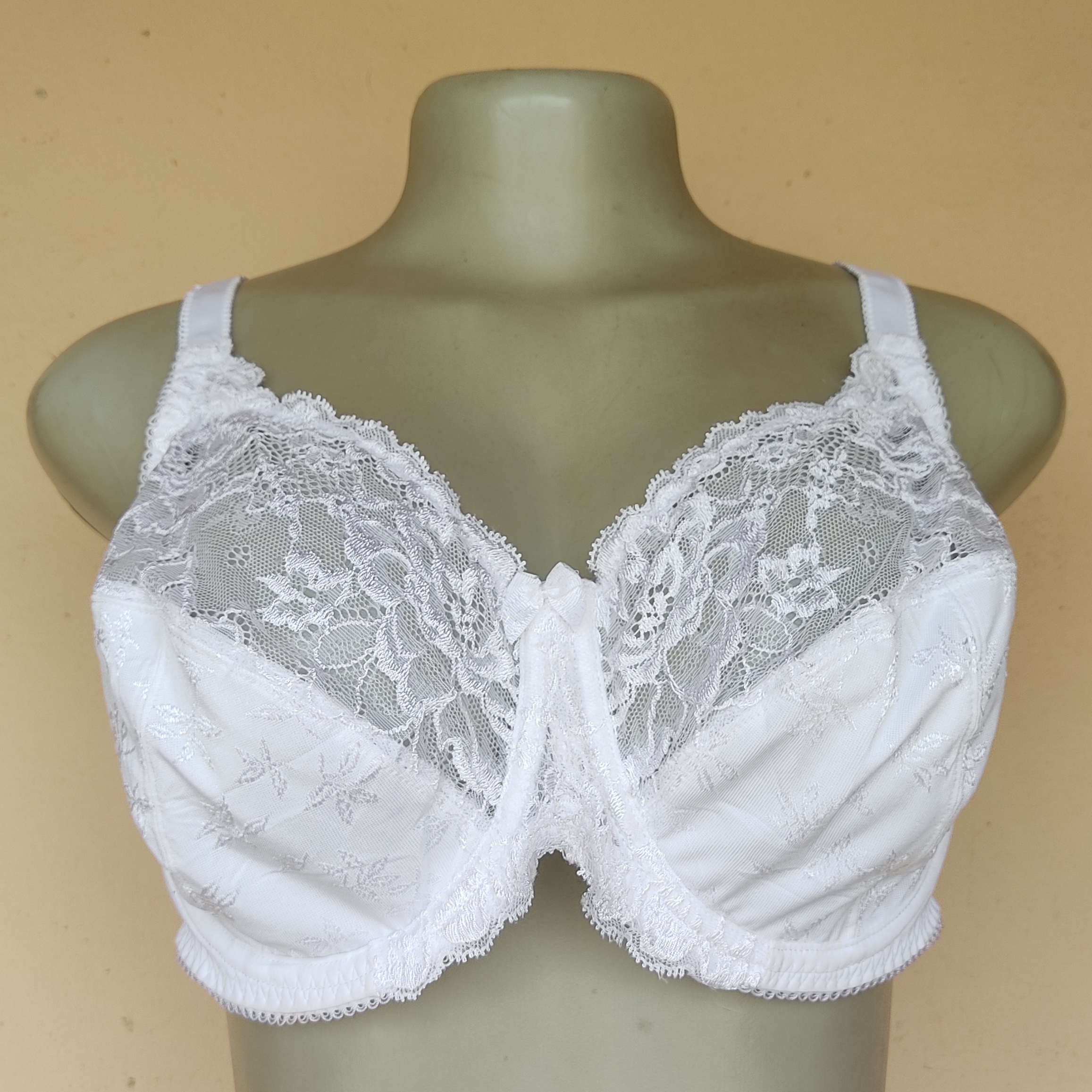 40D – M and S White Non Padded Bra