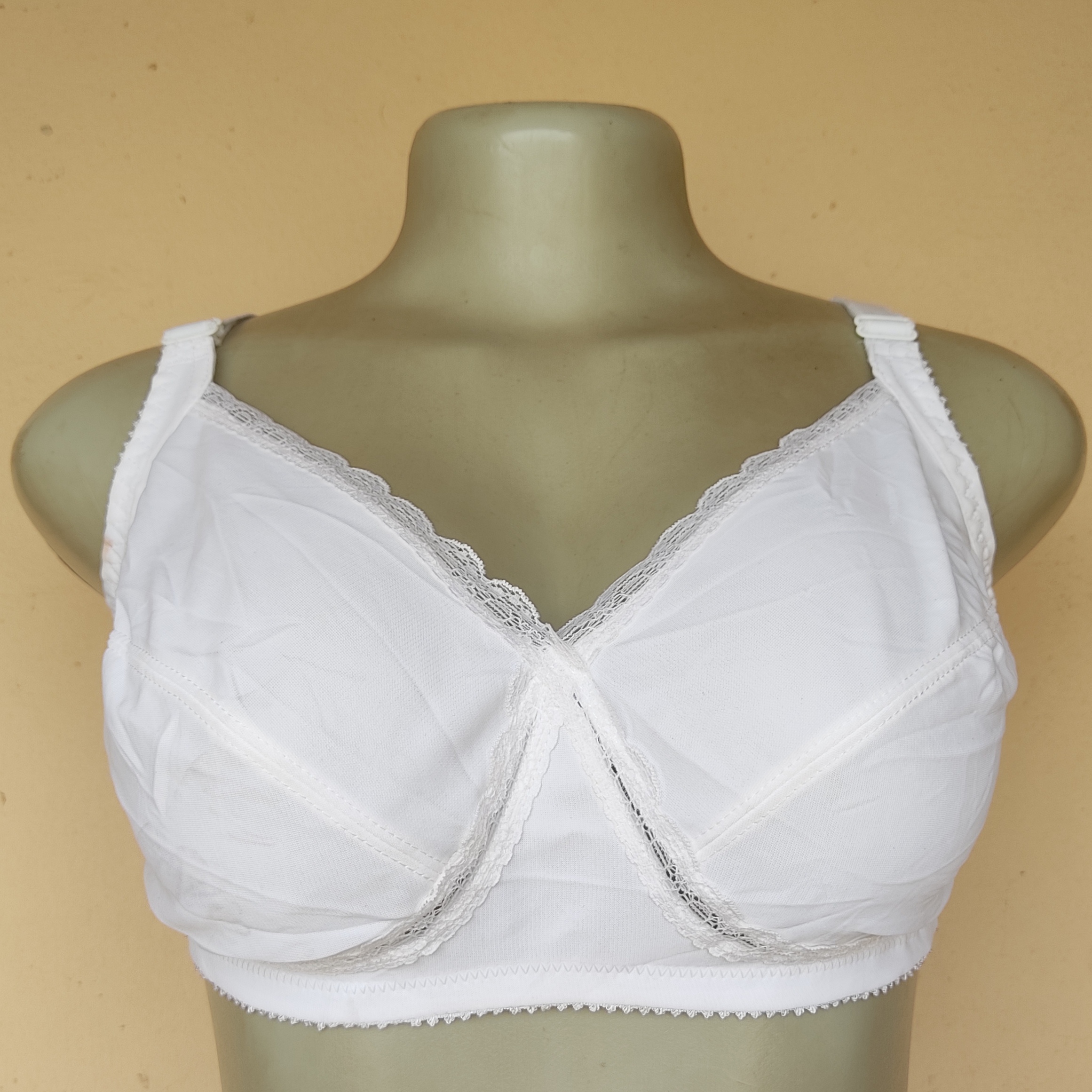 42B- Exclusive Of Trimmings White Non Wired Non Padded Bra