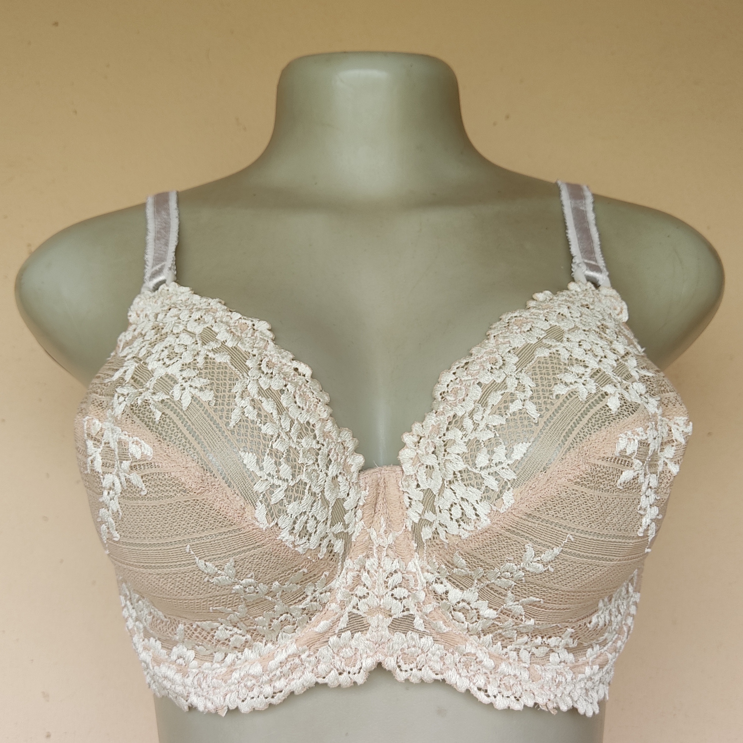 34E- Wacoal Pattern  Non Padded Bra