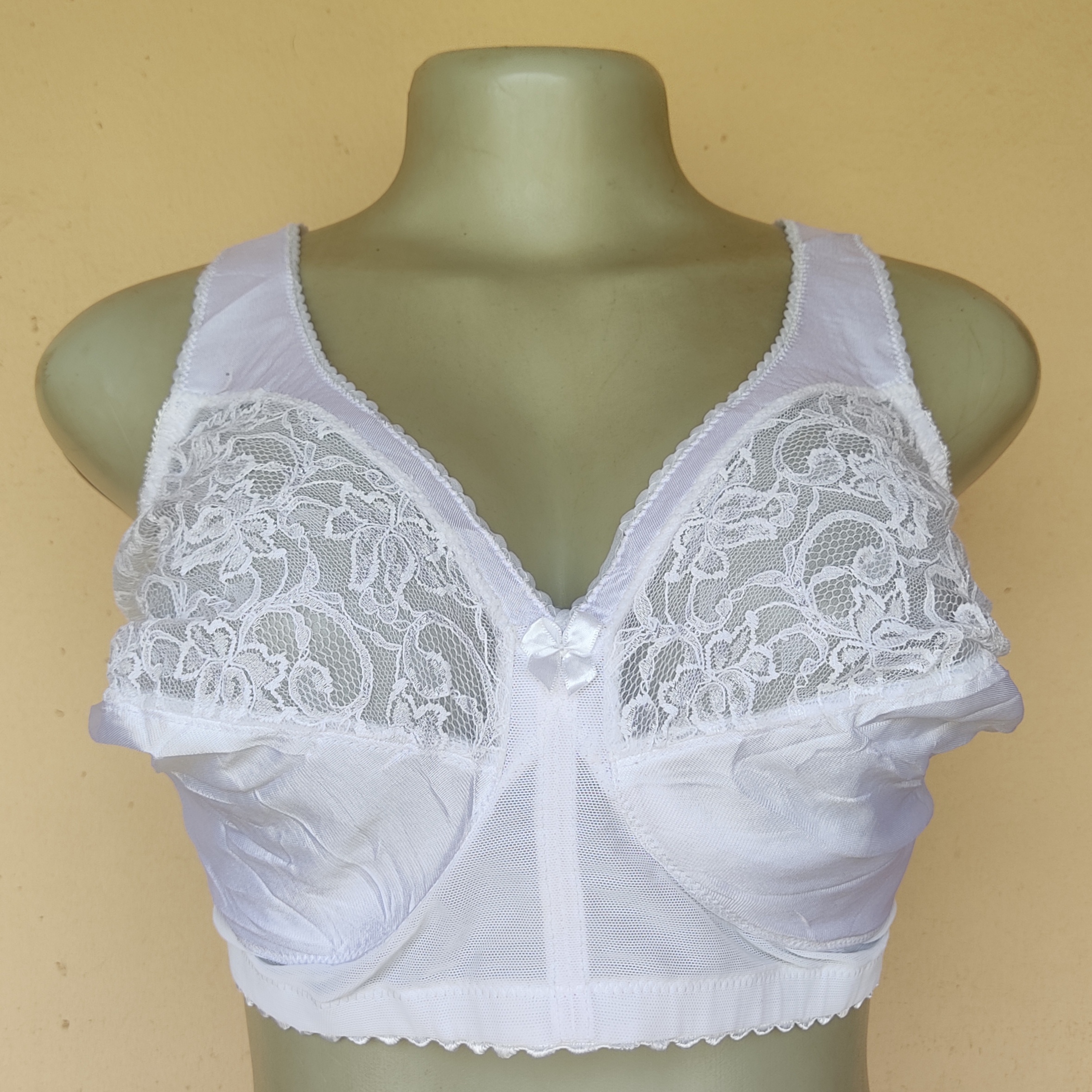 50C- Glamorise White Non Wired Non Padded Bra