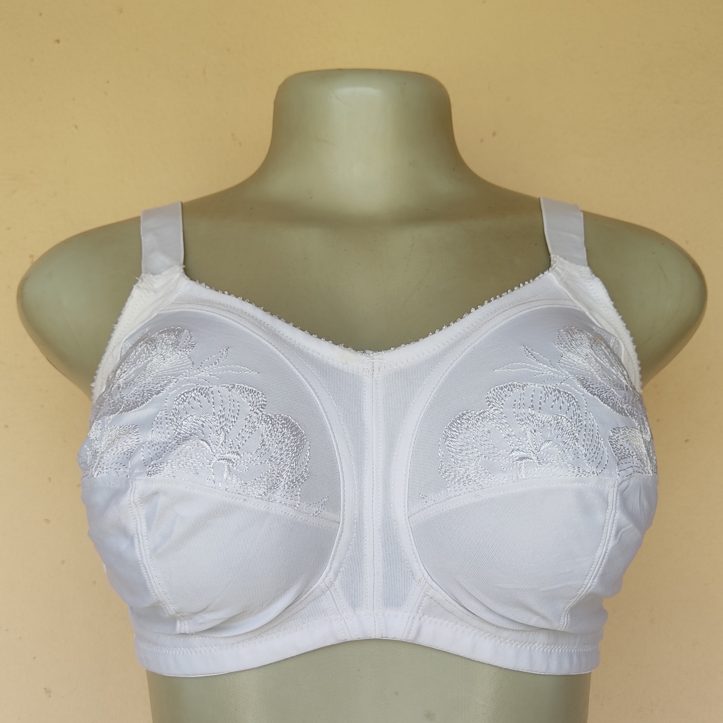 34F- F and F White Non Wired Non Padded Bra