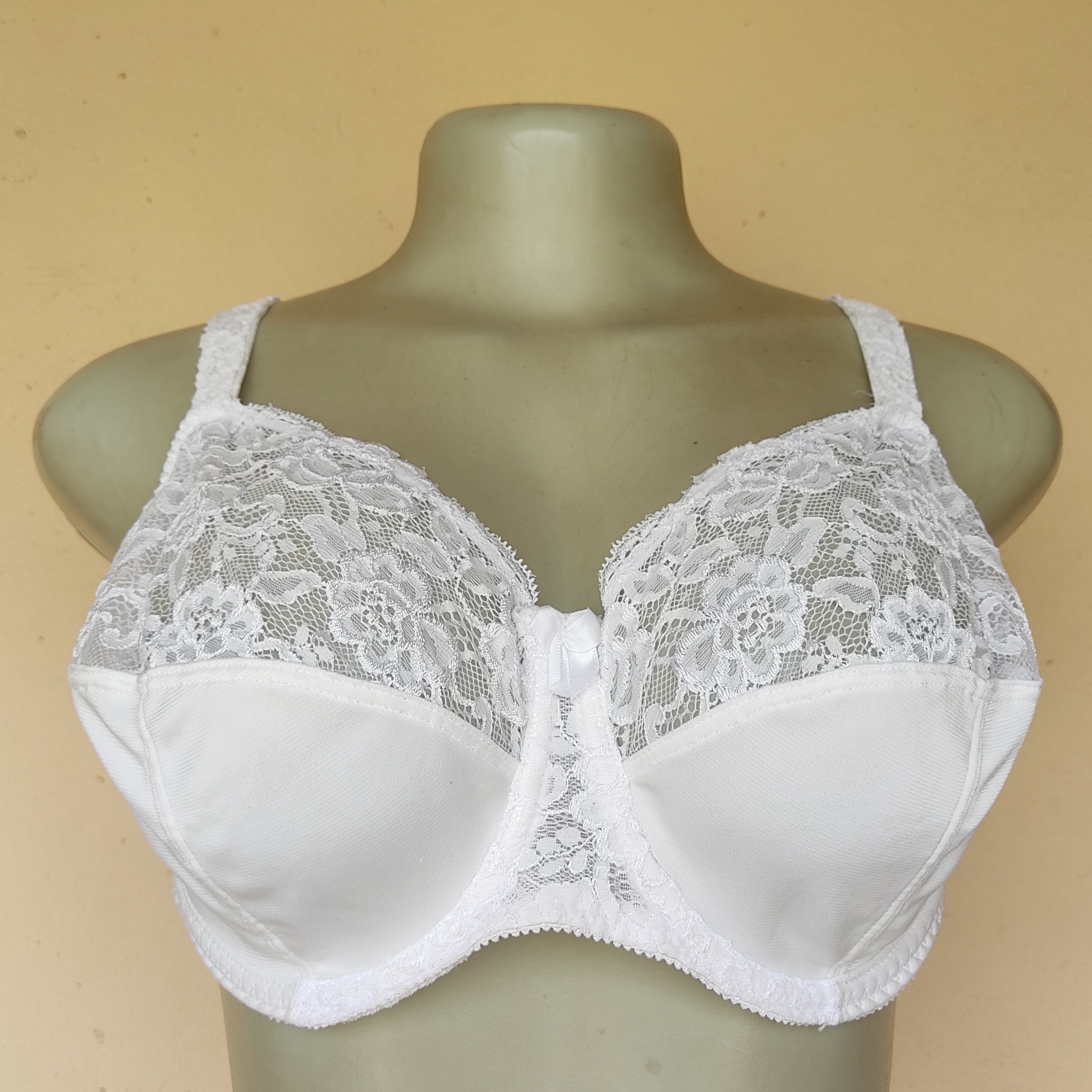 42D- Fantasie White Non Padded Bra