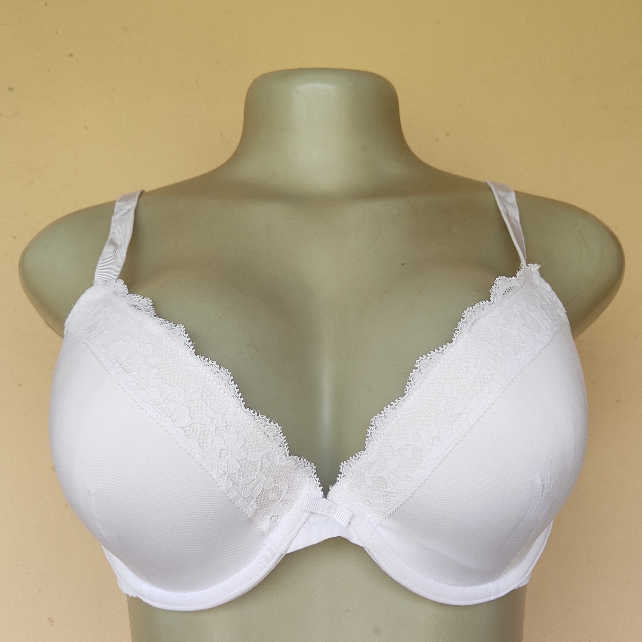 38B- M And S White Light Padded Bra