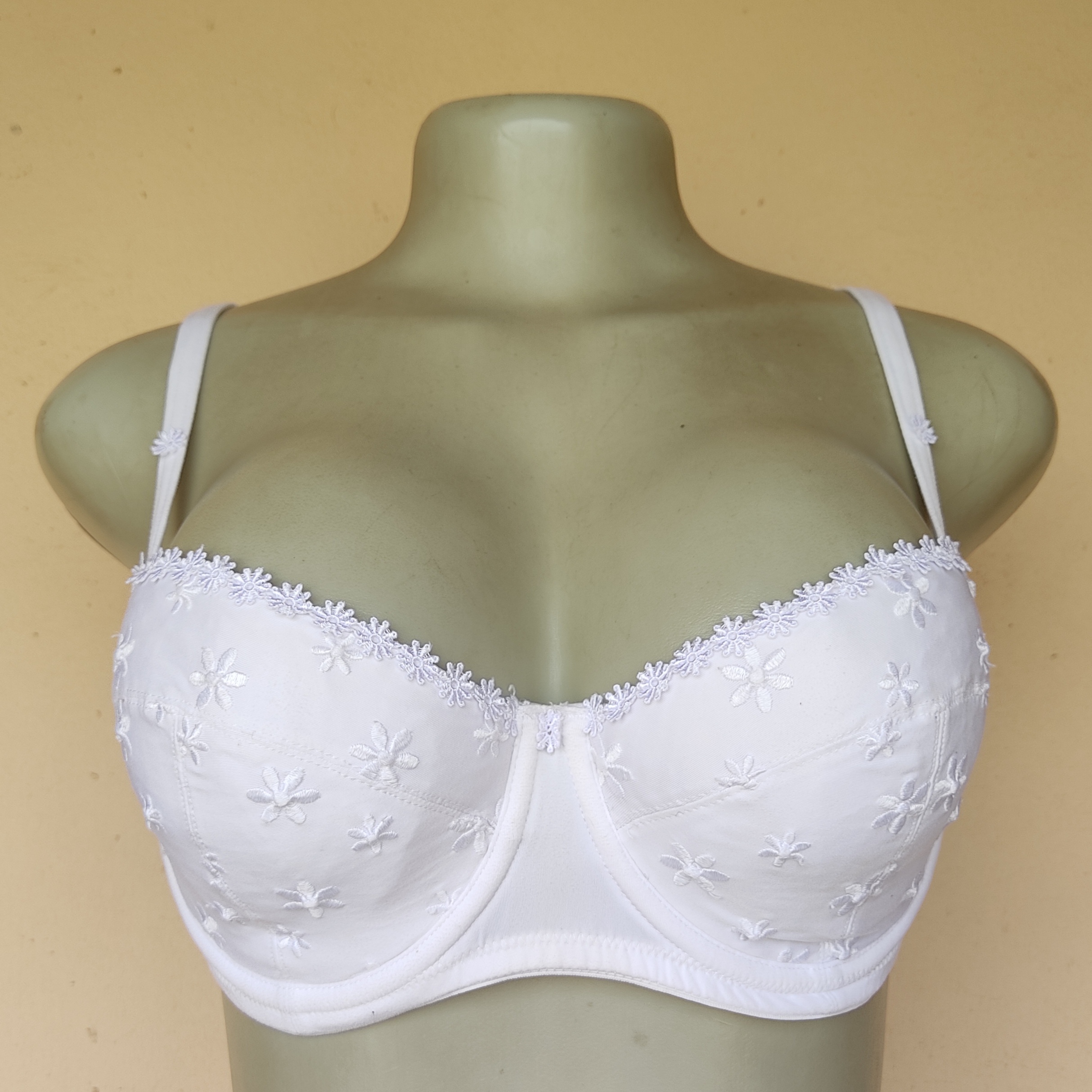 34DD- La Senza White Light Padded Bra