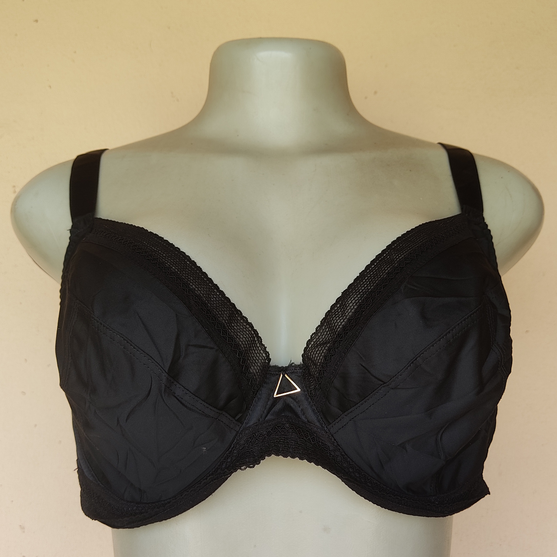 36D- Unbranded Black Non Padded Bra