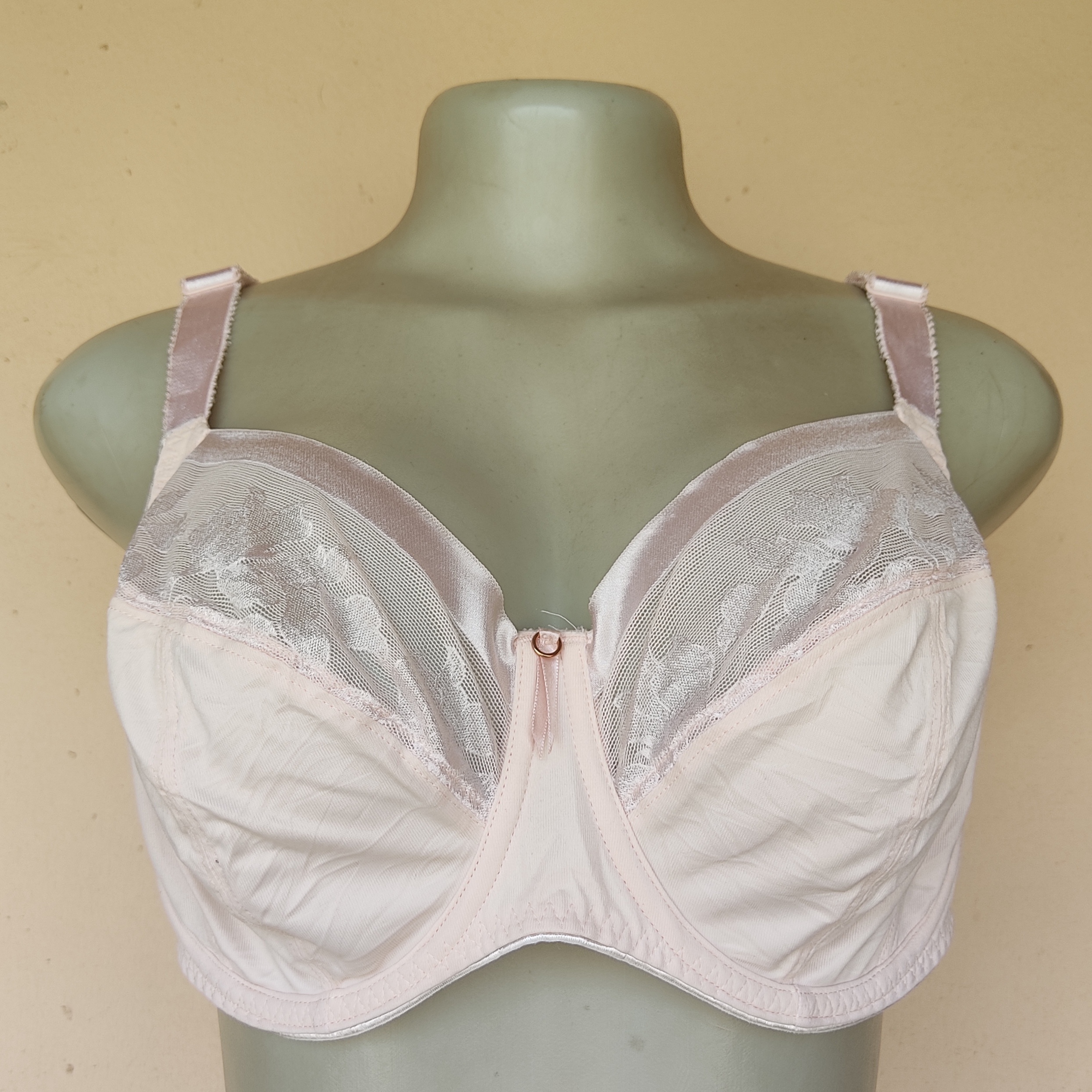 38DD- Unbranded Light Pink Non Padded Bra