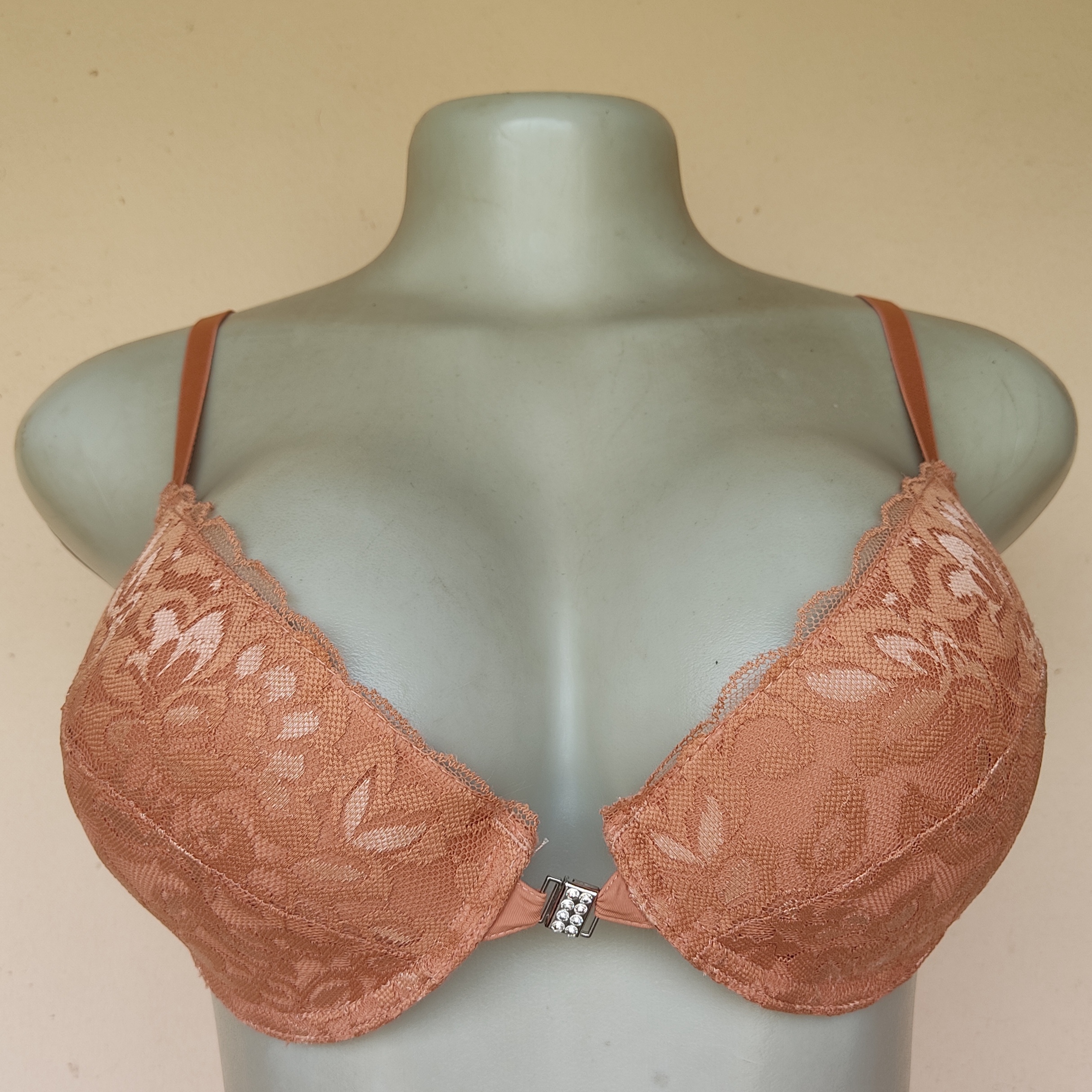 36D- Unbranded Pattern Front  Clip Light Padded Bra